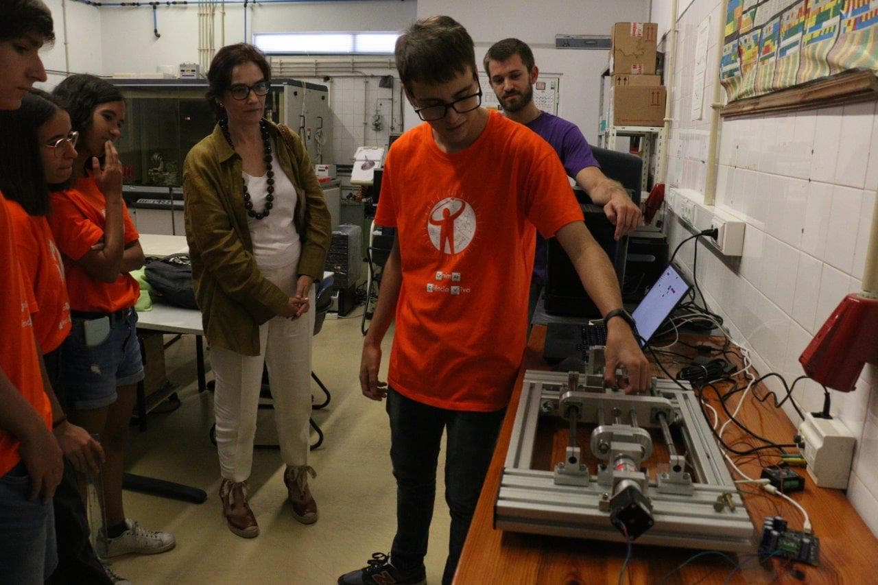Ministra da Ciência Tecnologia e Ensino Superior, Elvira Fortunato, na 26.ª edição do programa de estágios de verão Ciência Viva no Laboratório , Almada, 19 julho 2022