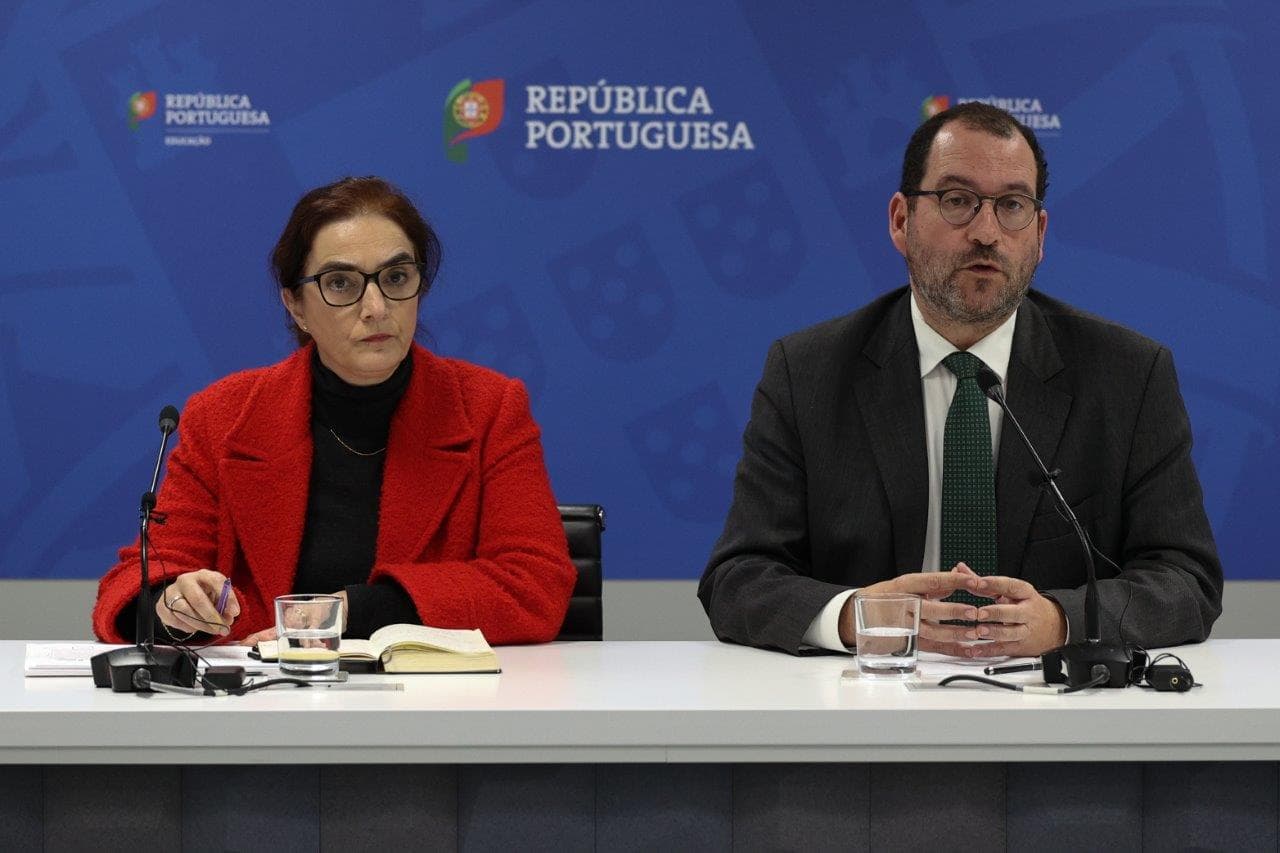 Ministros da Ciência, Tecnologia e Ensino Superior, Elvira Fortunato, e da Educação, João Costa, em conferência de imprensa, Lisboa, 6 fevereiro 2023 (foto: António Cotrim/Lusa)