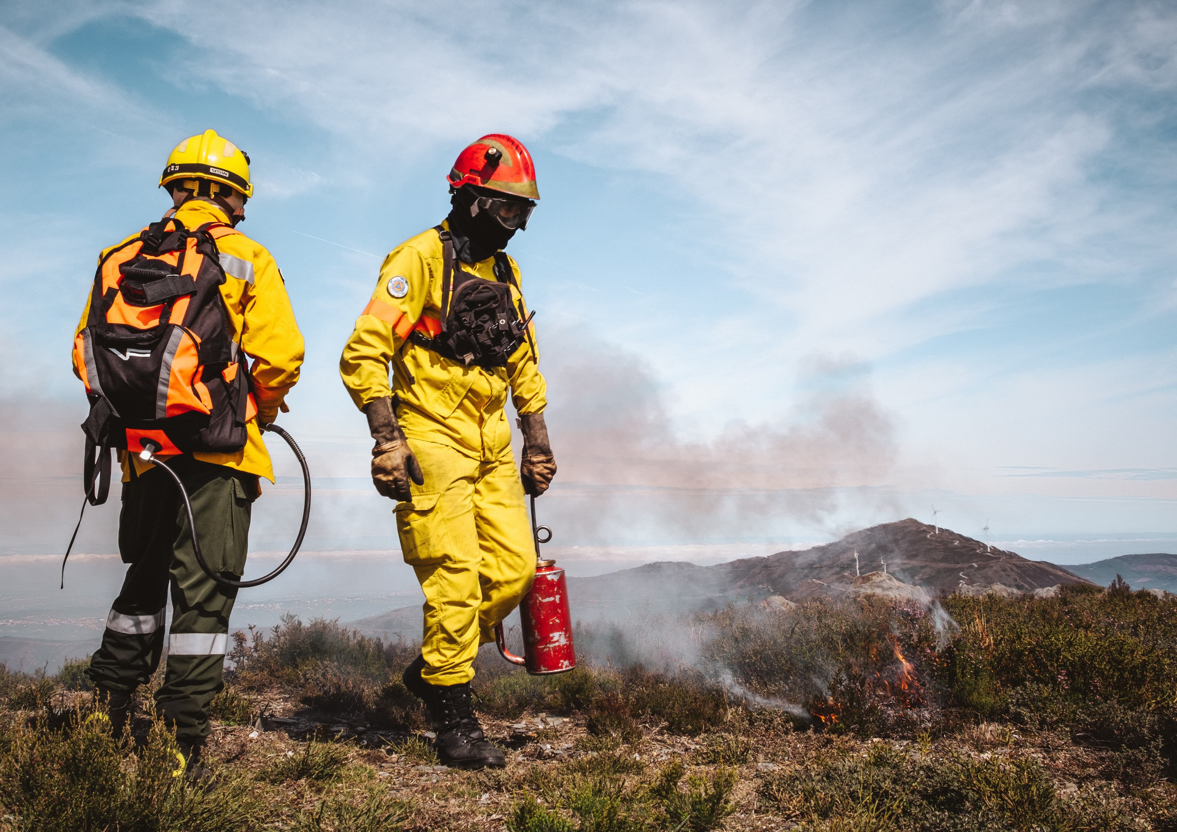 Entre 100 e 120 elementos da Proteção Civil, da Força Especial da Proteção Civil, bombeiros, Unidade de Emergência de Proteção e Socorro da GNR, INEM e sapadores bombeiros florestais, vão para o Canadá combater os mais dos 400 incêndios ativos