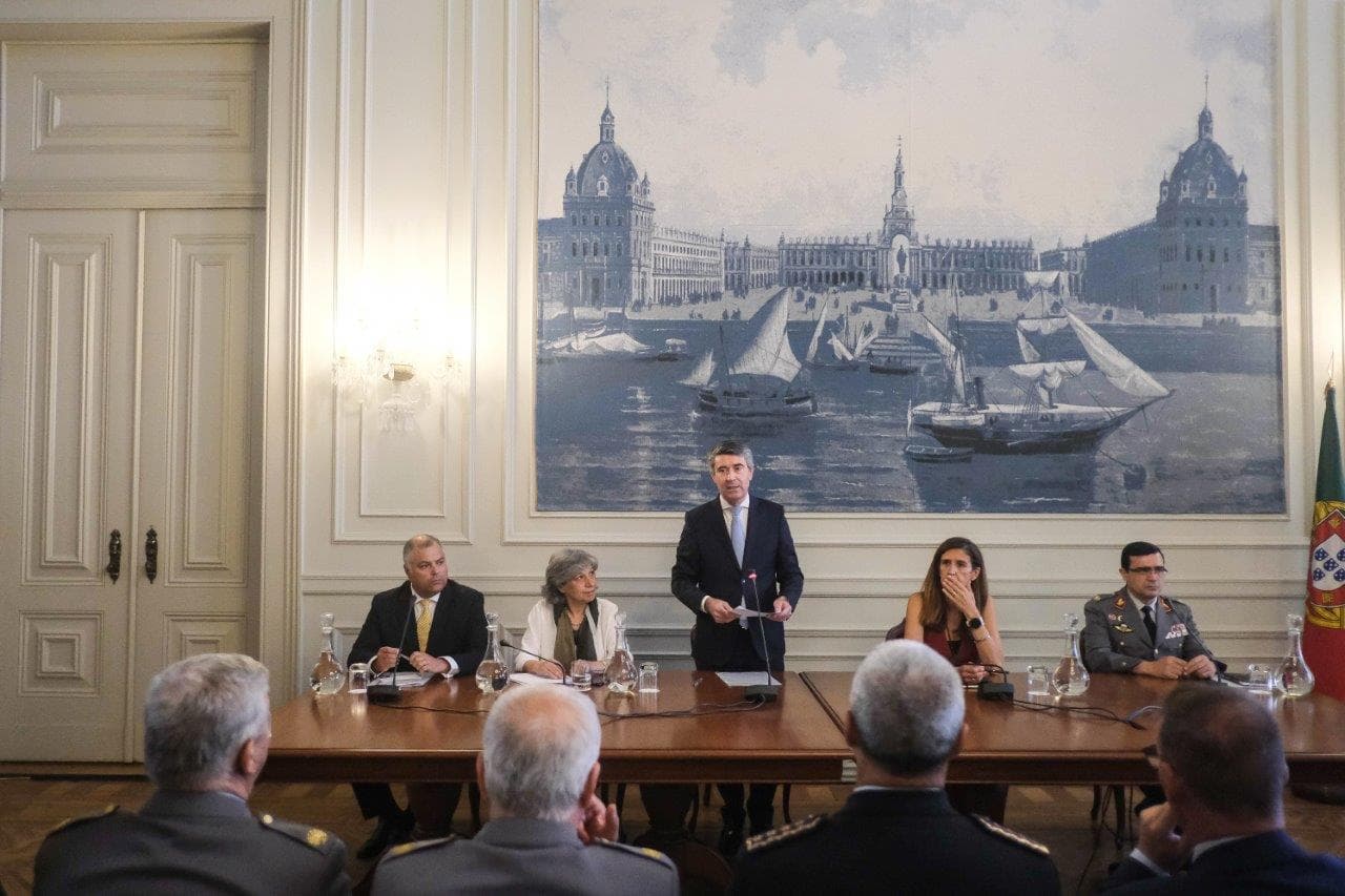 Ministro da Administração Interna, José Luís Carneiro, e Secretárias de Estado Isabel Oneto e Patrícia Gaspar na conferência de imprensa sobre o concurso para o Siresp, Lisboa, 20 junho 2022 (foto: Mário Cruz/Lusa)