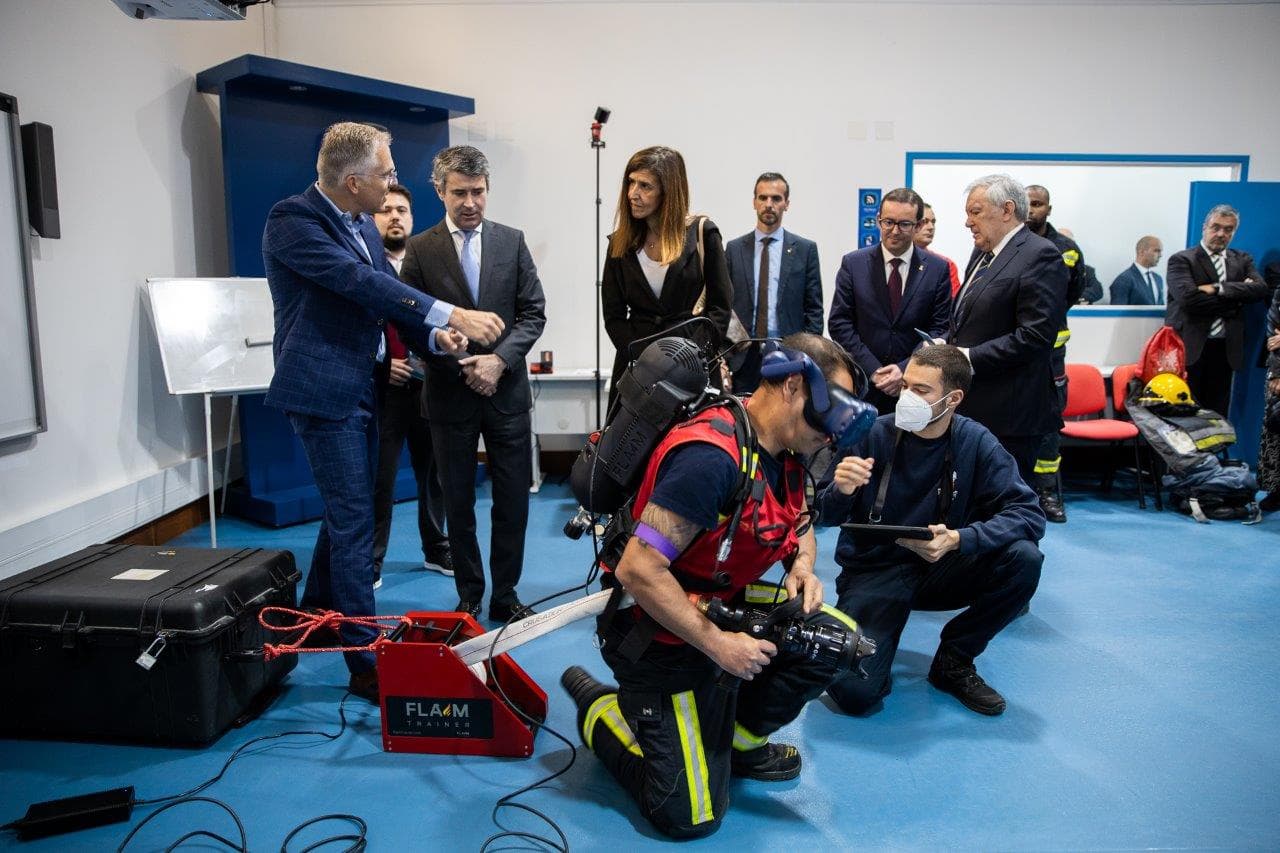 Ministro da Administração Interna, José Luís Carneiro, e Secretária de Estado da proteção Civil, Patrícia Gaspar, na Escola Nacional de Bombeiros, Sintra, 4 maio 2022 (Foto: Filipa Teixeira)