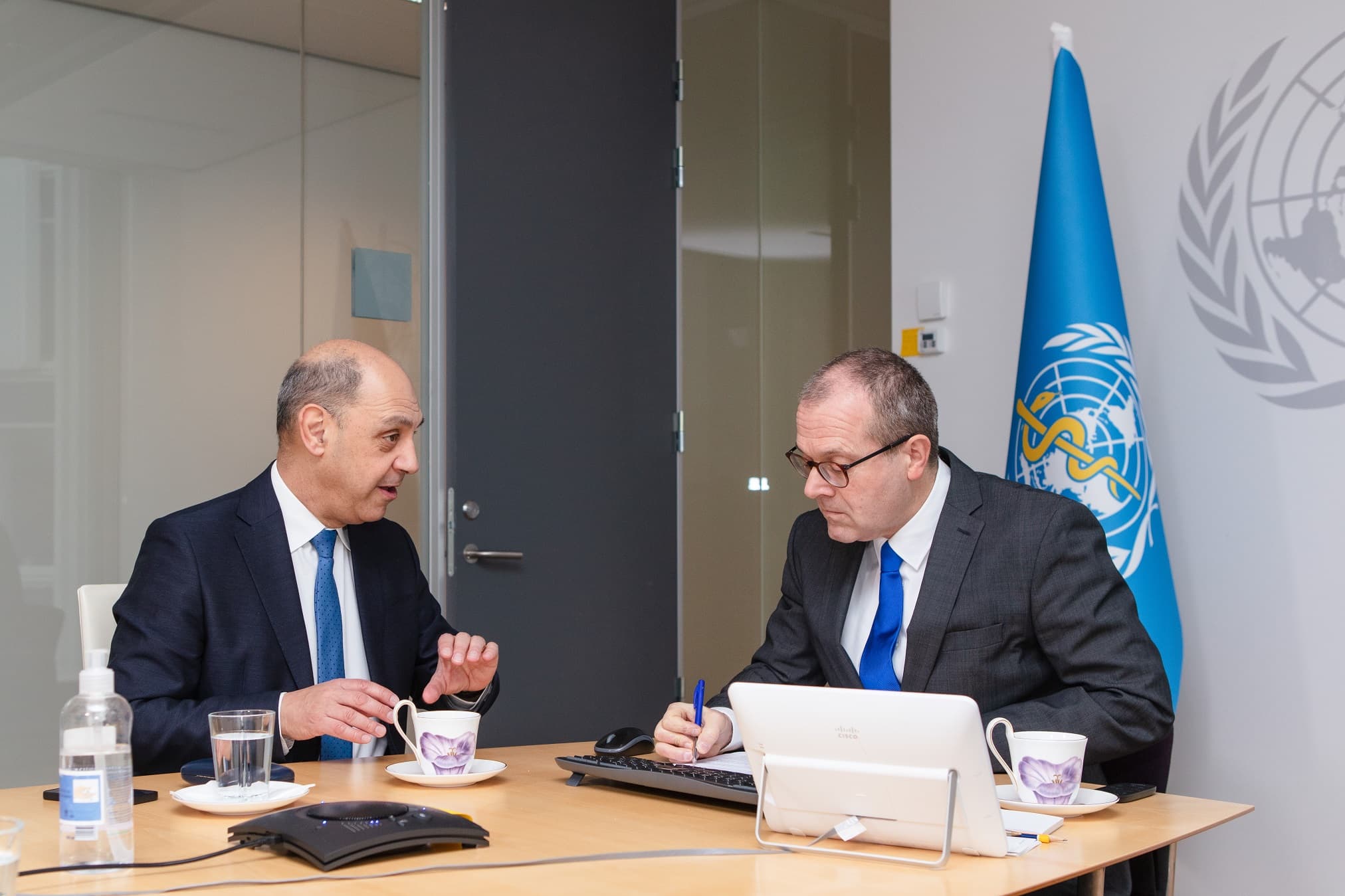 Ministro da Saúde, Manuel Pizarro, e diretor regional da OMS para a Europa, Hans Kluge, numa reunião de trabalho, Copenhaga, 7 fevereiro 2023