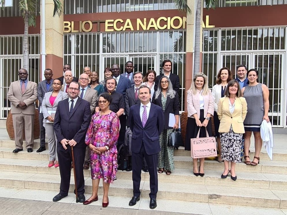 Ministro da Educação, João Costa, com Ministra da Educação de Angola, Luísa Grilo, durante encontro em Luanda, Angola, 9 janeiro 2023