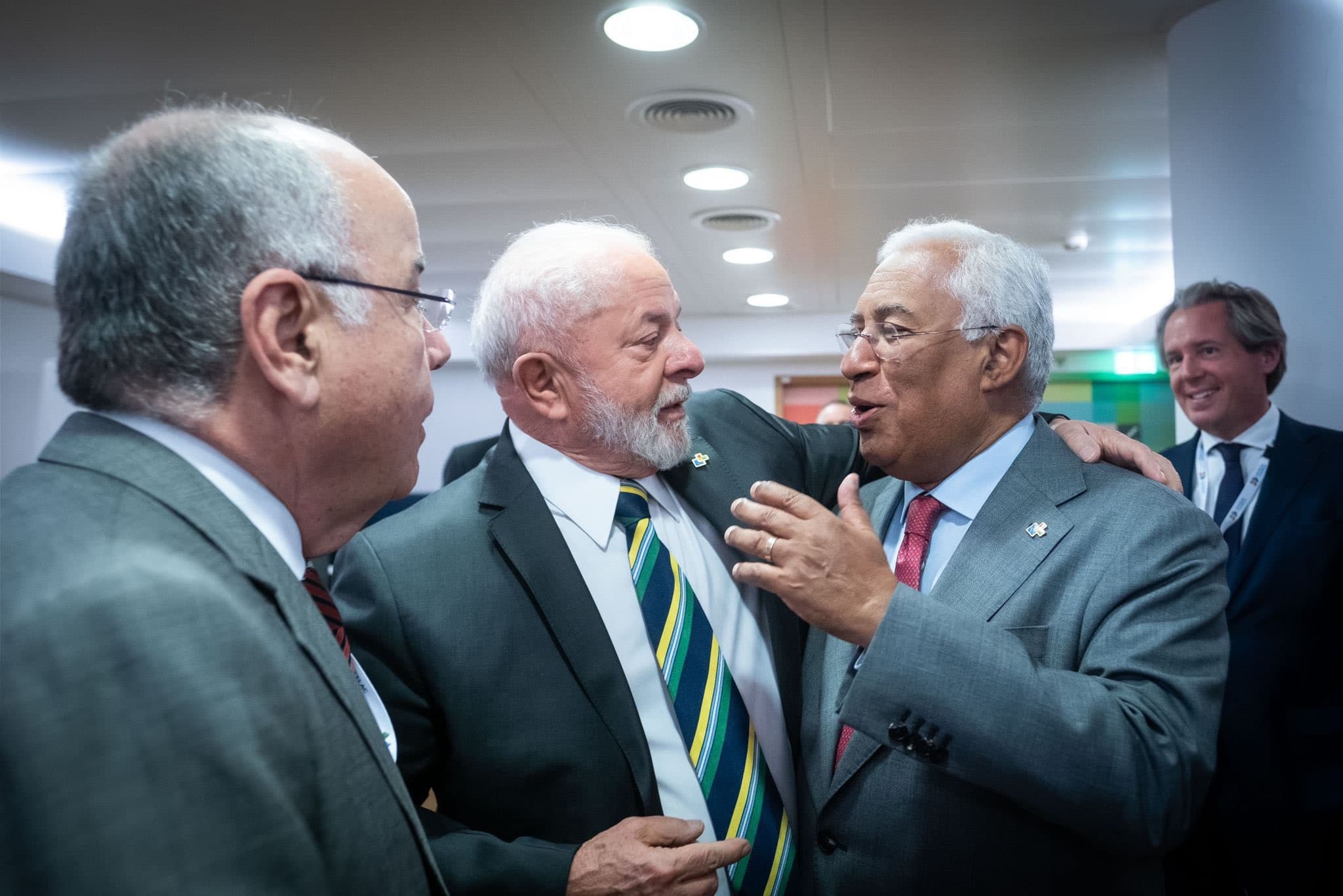 Primeiro-Ministro António Costa com o Presidente da República do Brasil, Lula da Silva, num intervalo da cimeira UE-CELAC, Bruxelas, 18 julho 2023