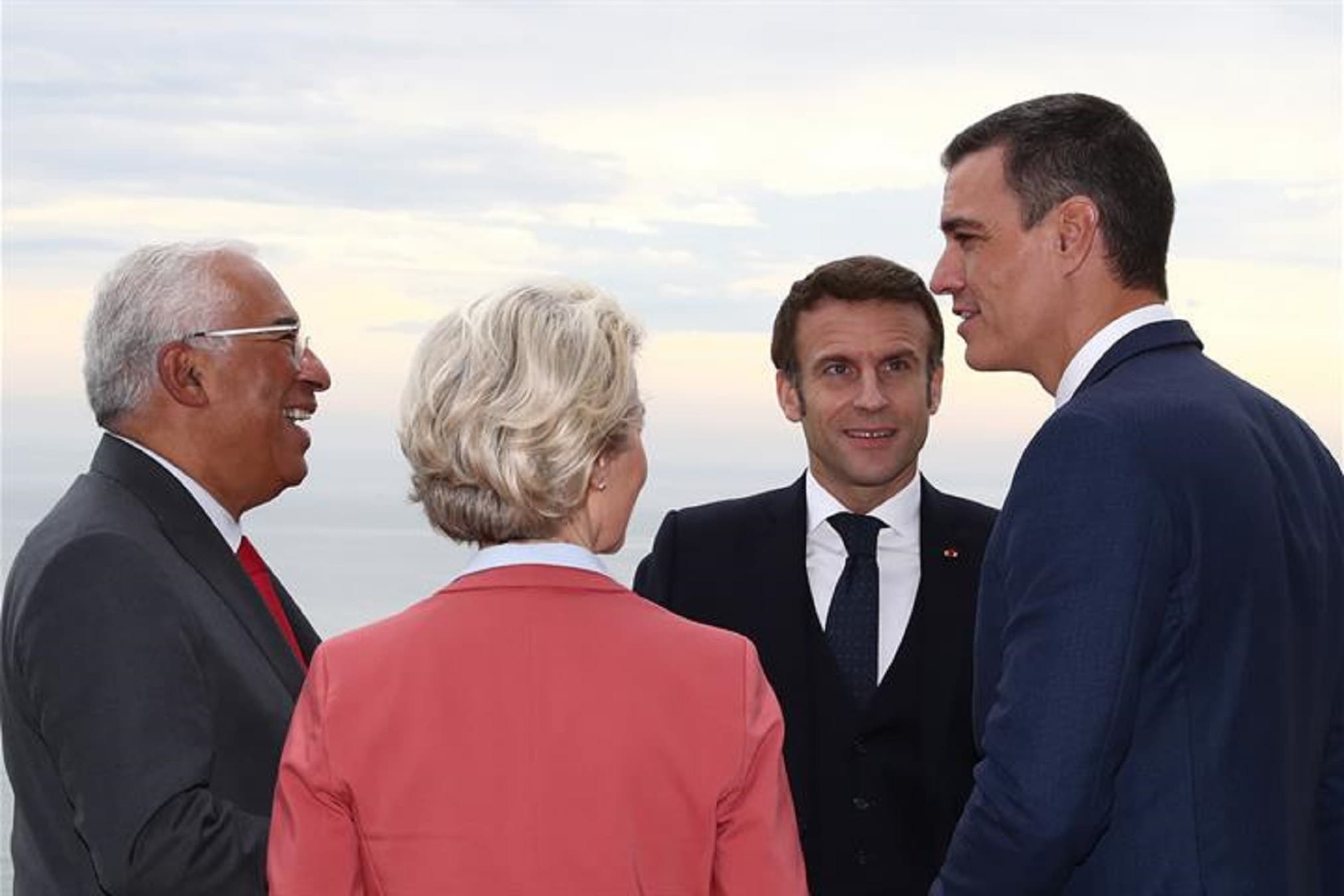 Primeiro-Ministro António Costa, com o Presidente de Espanha Pedro Sánchez, o Presidente de França Emmanuel Macron, e a presidente da Comissão Europeia Ursula von der Leyen, Alicante, 9 dezembro 2022 (foto: Pool Moncloa/ Fernando Calvo)