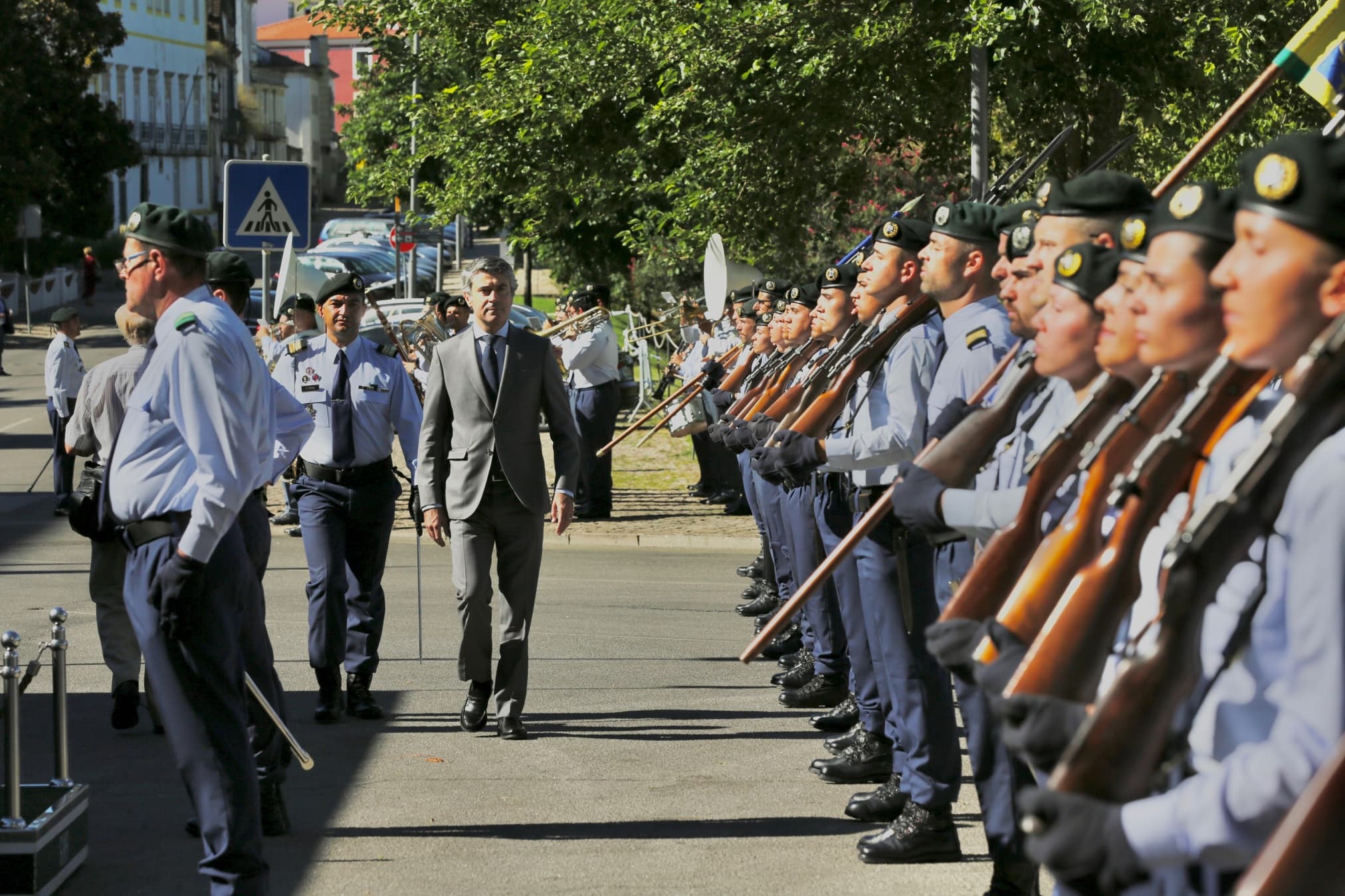 Ministro da Administração Interna, José Luís Carneiro, durante a cerimónia do Juramento de Bandeira dos guardas provisórios do 49º Curso de Formação de Guardas, Portalegre, 18 agosto 2022 (foto: João Bica)