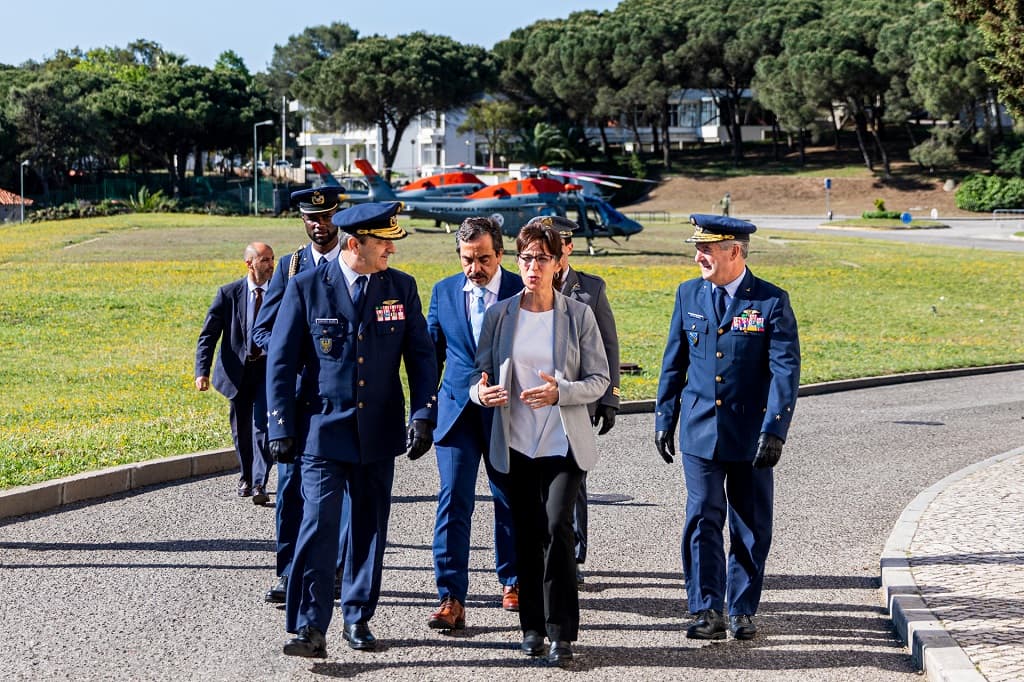 Ministra da Defesa Nacional, Helena Carreiras, e Secretário de Estado da Defesa Nacional, Marco Capitão Ferreira, na visita à Base Aérea do Montijo, Montijo, 4 maio 2022 (Foto: Força Aérea)