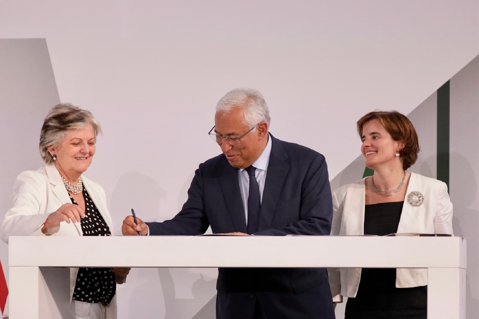 Primeiro-Ministro, António Costa, acompanhado pela Ministra da Presidência, Mariana Vieira da Silva, na cerimónia de assinatura do Acordo de Parceria Portugal 2030, Fundão, 14 julho 2022 (foto: João Bica)