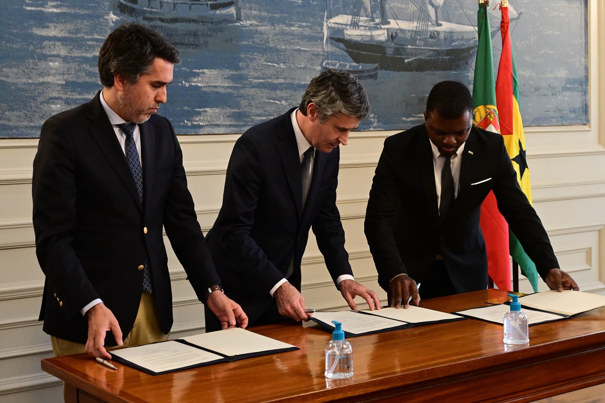 Ministro da Administração Interna, José Luís Carneiro, assina Programa de Cooperação Técnico Policial e de Proteção Civil com São Tomé e Príncipe, Lisboa, 27 maio 2022