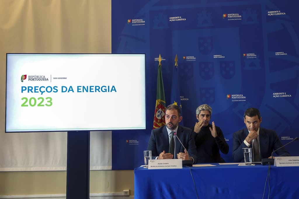 Ministro do Ambiente e da Ação Climática e Secretário de Estado do Ambiente e da Energia na conferência de imprensa sobre preços da energia em 2023, Lisboa, 29 dezembro 2022 (Foto: António Pedro Santos/Lusa)
