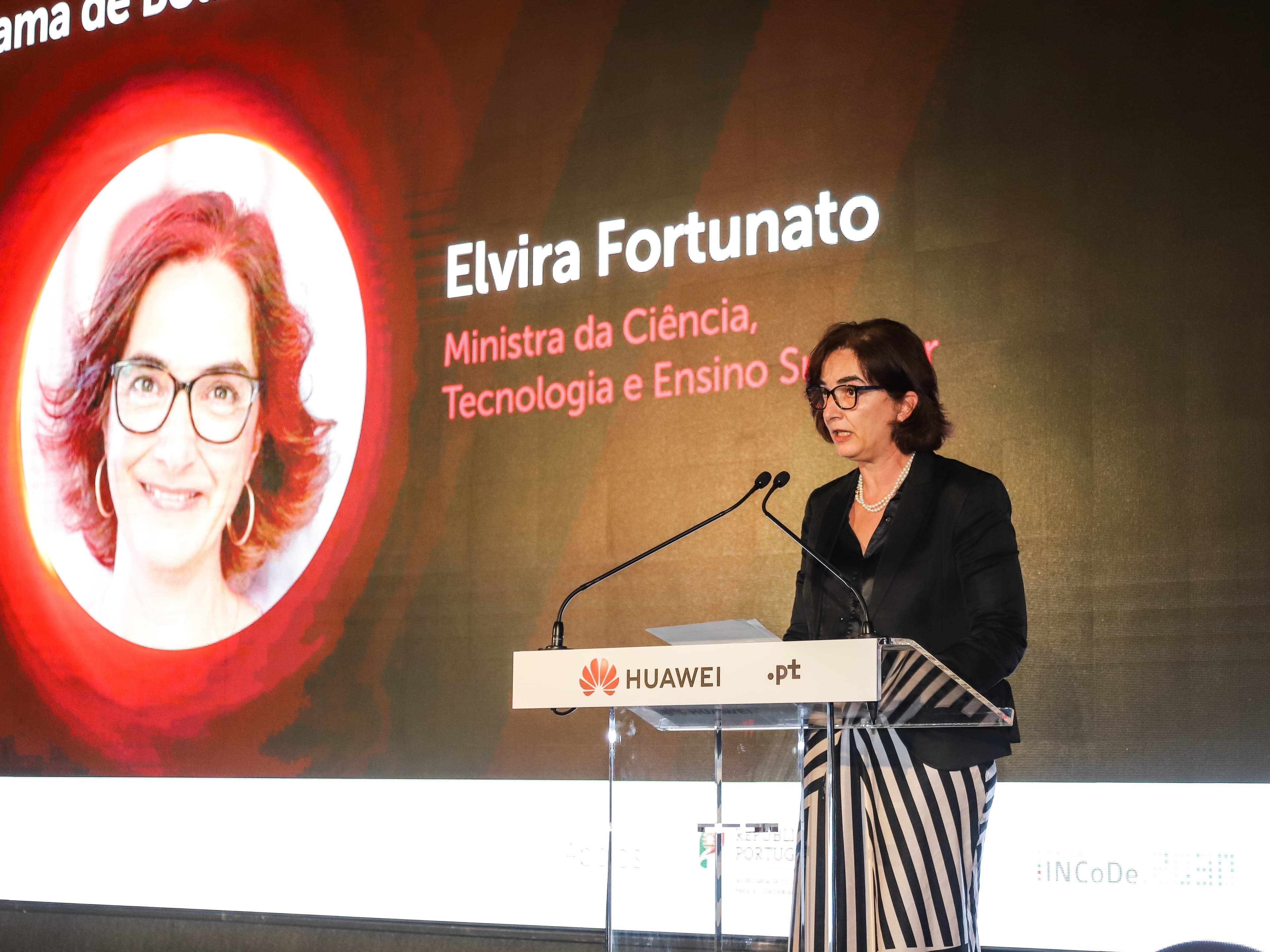 Ministra da Ciência, Tecnologia e Ensino Superior, Elvira Fortunato, na entrega das Bolsas Huawei, Lisboa, 14 abril 2022