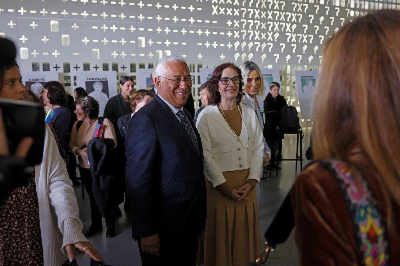 Primeiro-Ministro António Costa e Ministra da Ciência, Tecnologia e Ensino Superior, Elvira Fortunato, num almoço com 100 mulheres cientistas para comemorar o Dia da Mulher, Lisboa, 8 março 2023 (foto: António Pedro Santos/Lusa)