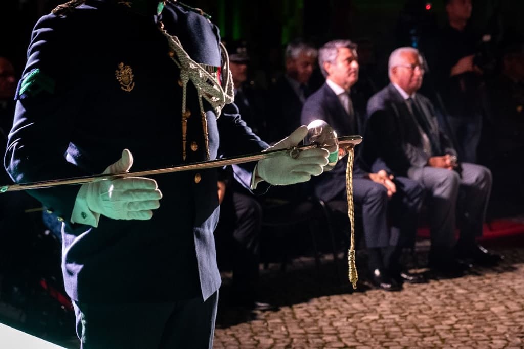 Primeiro-Ministro, António Costa, e Ministro da Administração Interna, José Luís Carneiro, na cerimónia de entrega de espadas a 27 novos oficiais da GNR, Lisboa, 3 outubro 2022