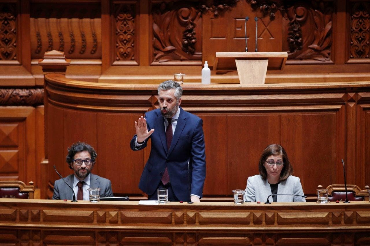 Ministro das Infraestruturas e da Habitação, Pedro Nuno Santos, em debate sobre a TAP, Assembleia da República, 13 outubro 2022 (foto: António Pedro Santos/Lusa)