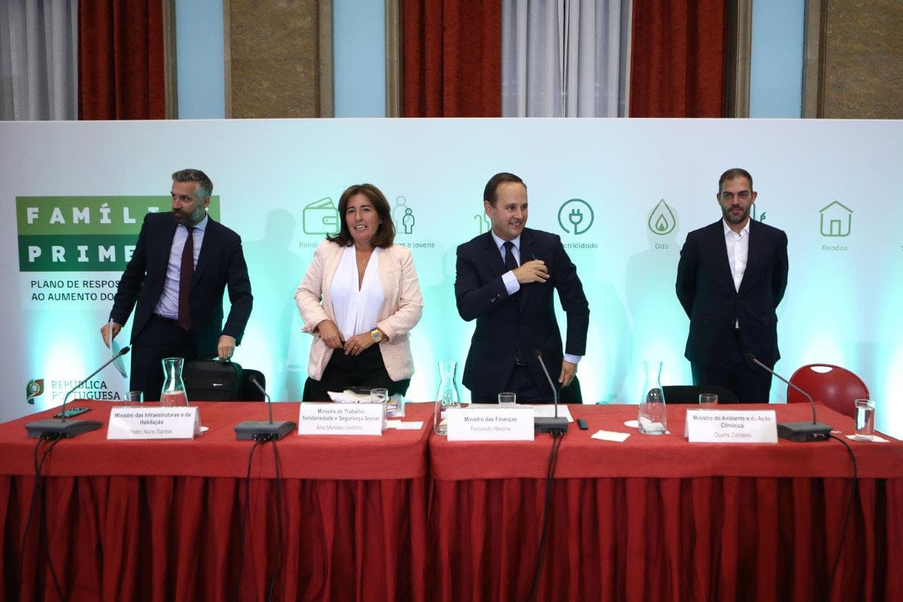 Ministros Fernando Medina, Ana Mendes Godinho, Duarte Cordeiro e Pedro Nuno Santos apresentam programa Famílias Primeiro, Lisboa, 6 setembro 2022 (foto: António Pedro Santos/Lusa)
