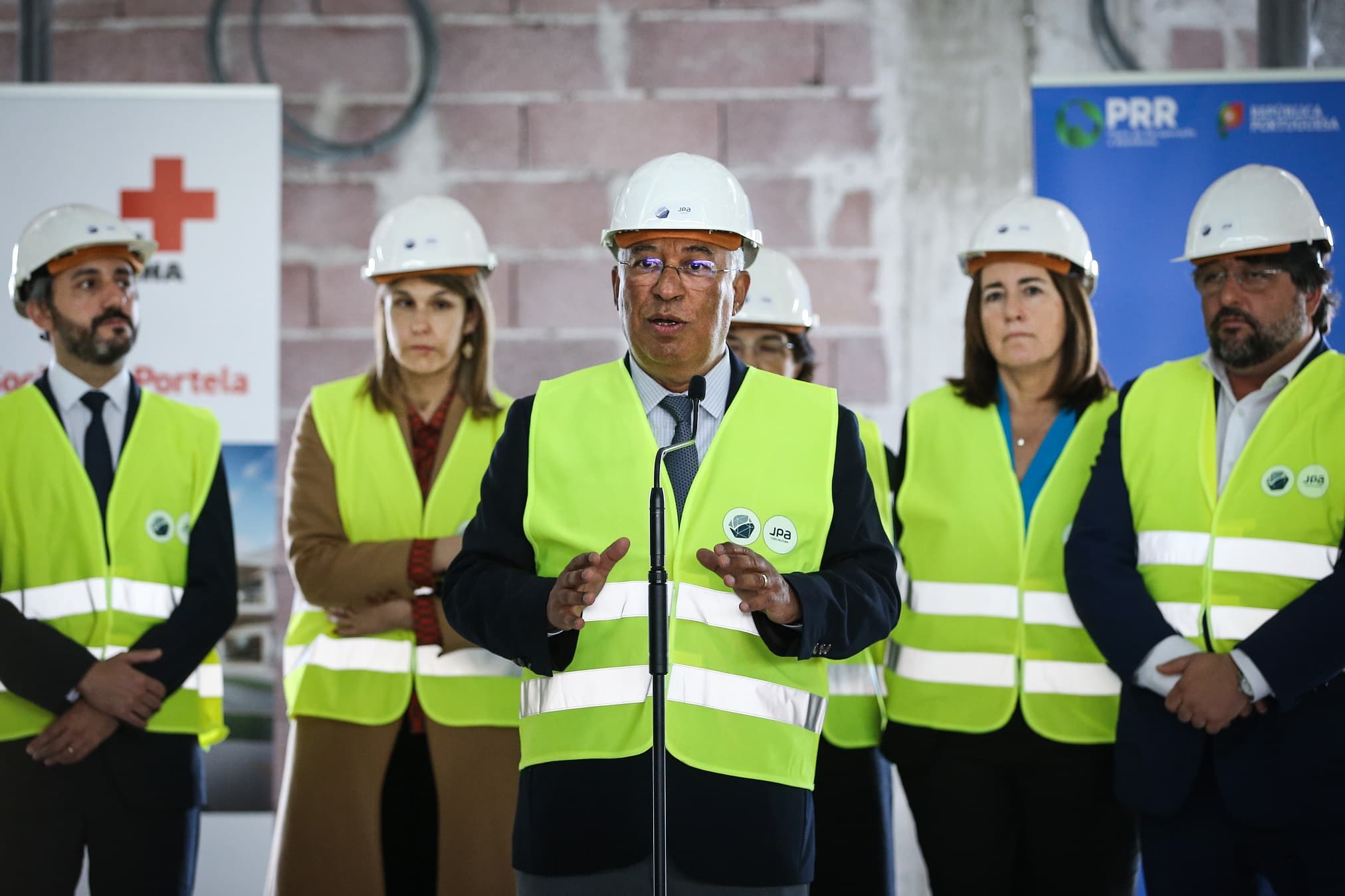Primeiro-Ministro, António Costa, e Ministra do Trabalho, Solidariedade e Segurança Social, Ana Mendes Godinho, visitam obras da Unidade Social Integrada da Portela, Loures, 14 março 2023 (foto: Lusa/ Rodrigo Antunes)