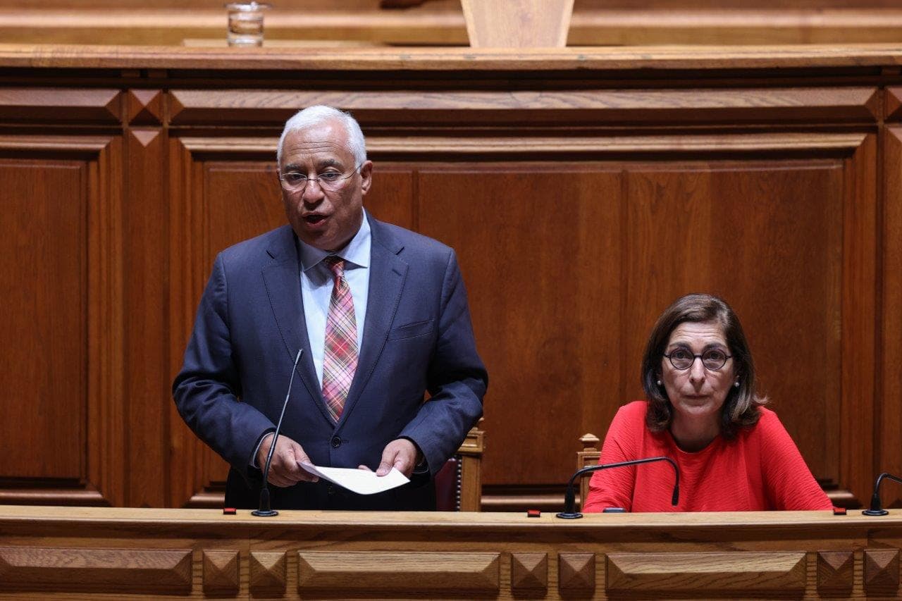 Primeiro-Ministro António Costa e Ministra Adjunta e dos Assuntos Parlamentares, Ana Catarina Mendes, no debate preparatório do Conselho Europeu, Assembleia da República, 22 junho 2023 (foto: Miguel A. Lopes/Lusa)