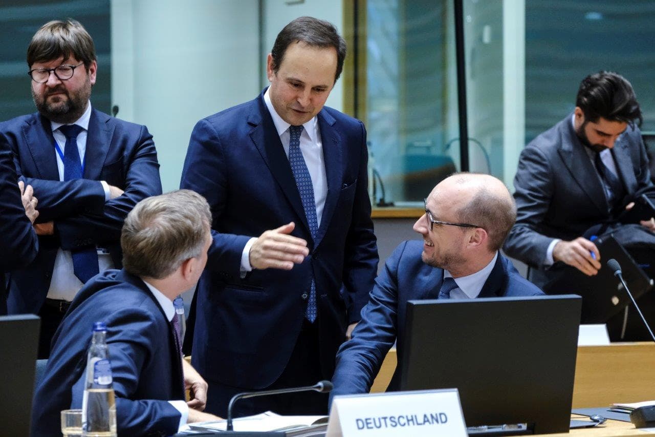Ministro das Finanças, Fernando Medina, com Ministro das Finanças da Alemanha, Christian Lindner, e Vice-Primeiro-Ministro e Ministro das Finanças da Bélgica, Vincent van Peteghem, Bruxelas,16 janeiro 2023 (foto: UE)