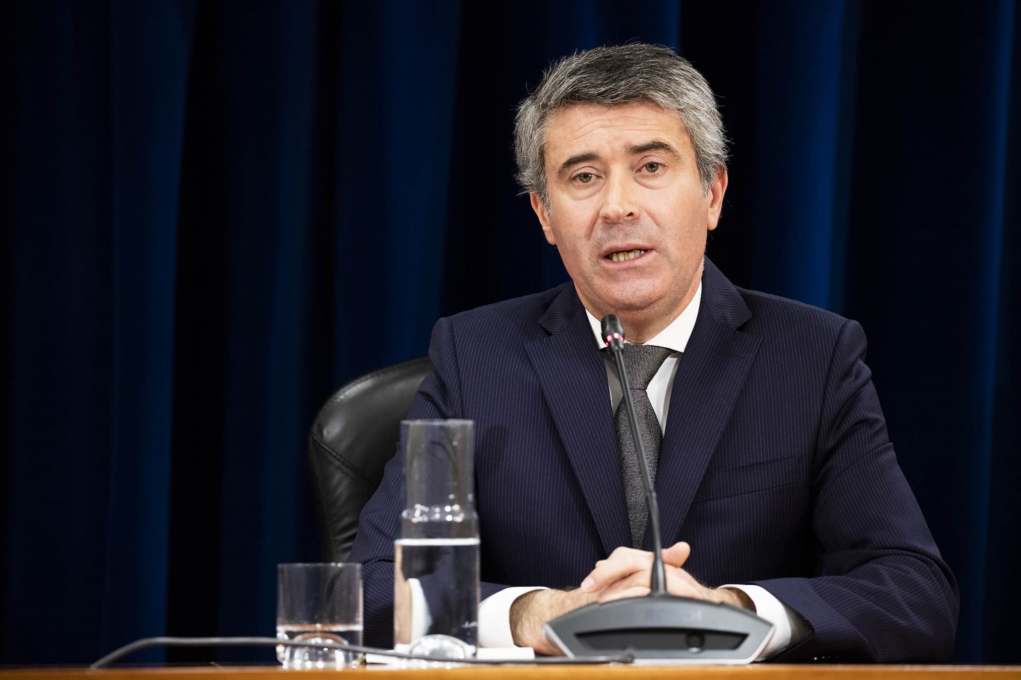 Ministro da Administração Interna, José Luís Carneiro, na Conferência de Imprensa do Conselho de Ministros extraordinário, Lisboa, 22 de abril 2022 (foto: João Bica)