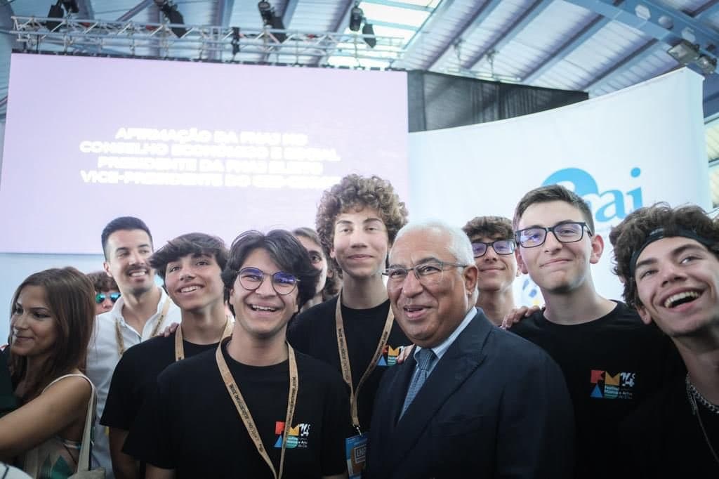 Primeiro-Ministro António Costa com participantes no Encontro Nacional de Associações Juvenis, Vila Real de Santo António 4 junho 2022