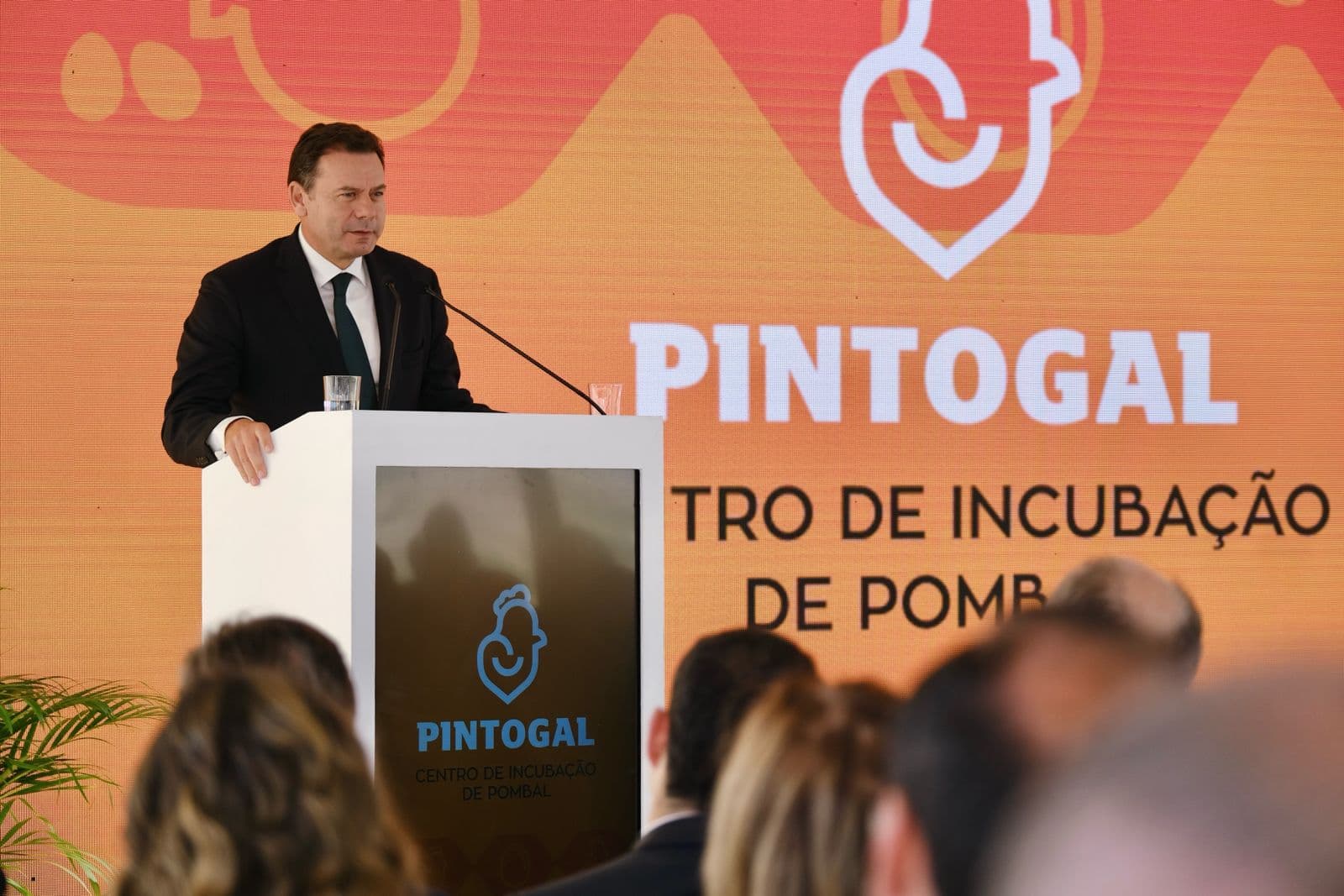 Primeiro-Ministro Luis Montenegro na inauguracao do Centro de Incubacao do Grupo Lusiaves