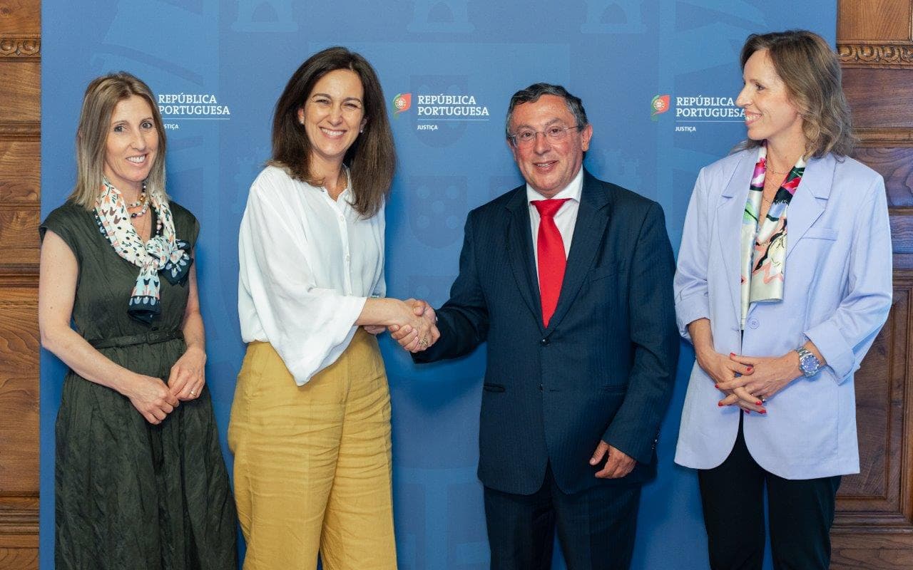Ministra da Justiça, Rita Alarcão Júdice, e Secretárias de Estado da Administração Pública, Marisa Garrido, e Adjunta e da Justiça, Maria Clara Figueiredo, com o presidente do SFJ, Lisboa, 5 junho 2024