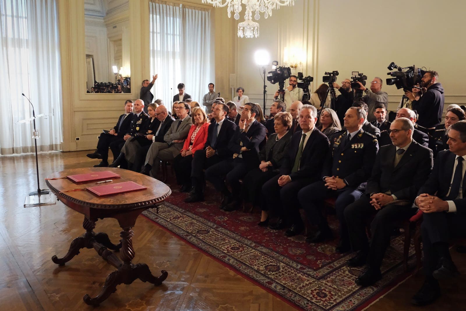 Primeiro-Ministro Luís Montenegro e Ministros Leitão Amaro, Castro Almeida e Margarida Blasco na assinatura dos contratos para construção de dois centros para estrangeiros em situação irregular, Lisboa, 16 abril 2025 (foto: Gonçalo Borges Dias/GPM)