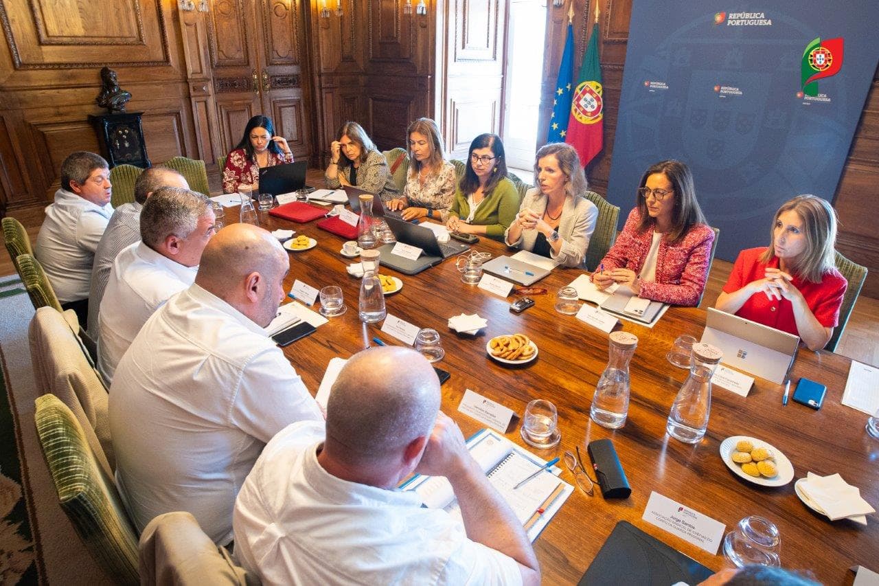Ministra da Justiça, Rita Alarcão Júdice, e Secretárias de Estado da Administração Pública, Marisa Garrido, e Adjunta e da Justiça, Maria Clara Figueiredo, com os sindicatos dos guardas prisionais, Lisboa, 10 julho 2024