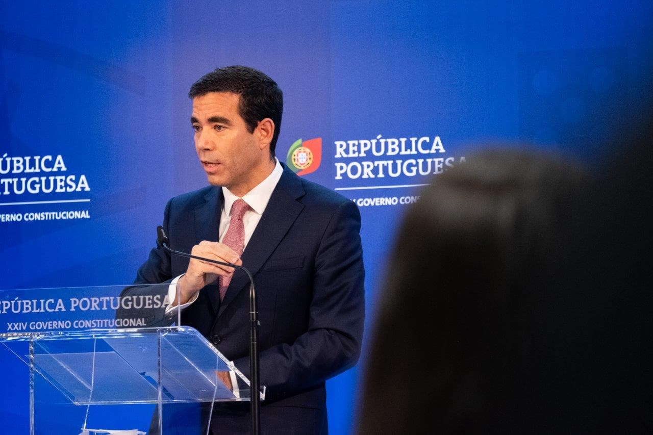 Ministro da Presidência, António Leitão Amaro, na conferência de imprensa do Conselho de Ministros, Lisboa, 17 outubro 2024 (foto: Mariana Branco)