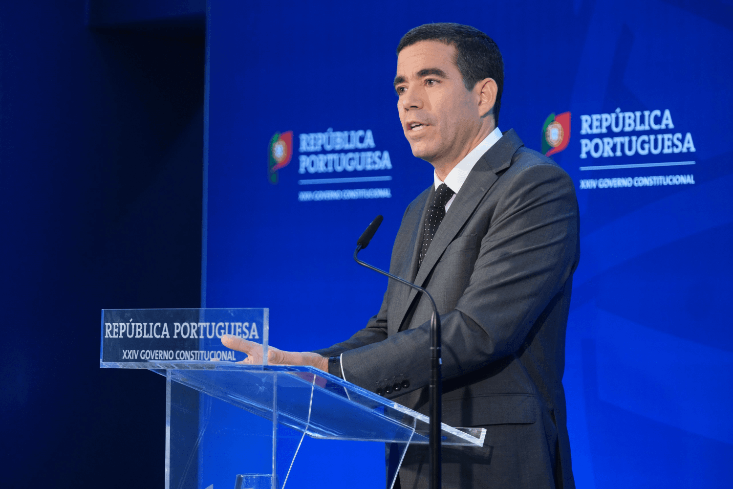 Ministro da Presidência, António Leitão Amaro, na conferência de imprensa do Conselho de Ministros, Lisboa, 19 setembro 2024 (foto: Diana Quintela)