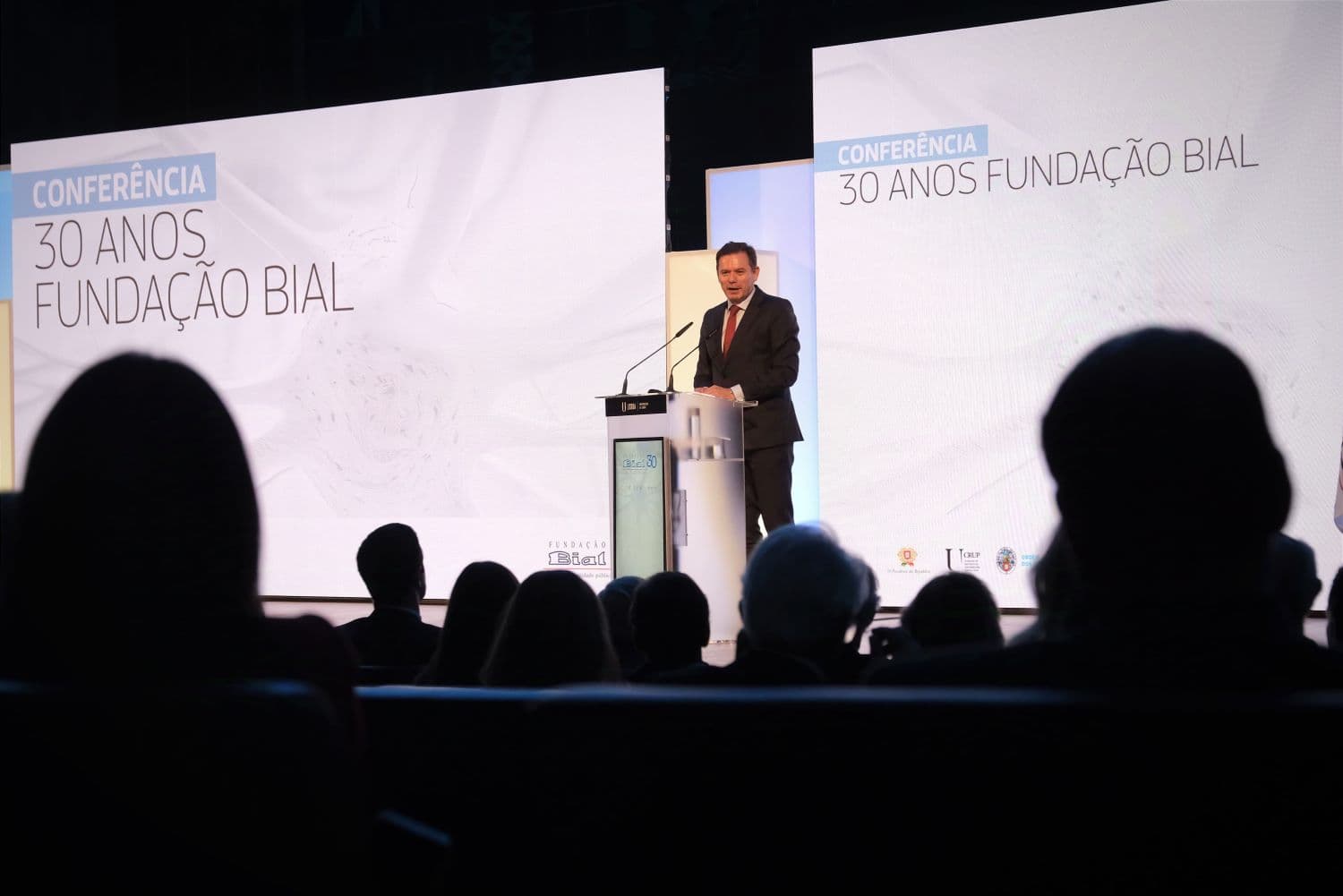 Primeiro-Ministro Luís Montenegro na Conferência dos 30 Anos da Fundação Bial e na cerimónia de entrega do Prémio Maria de Sousa, Lisboa, 9 outubro 2024 (Foto: Gonçalo Borges Dias/GPM)