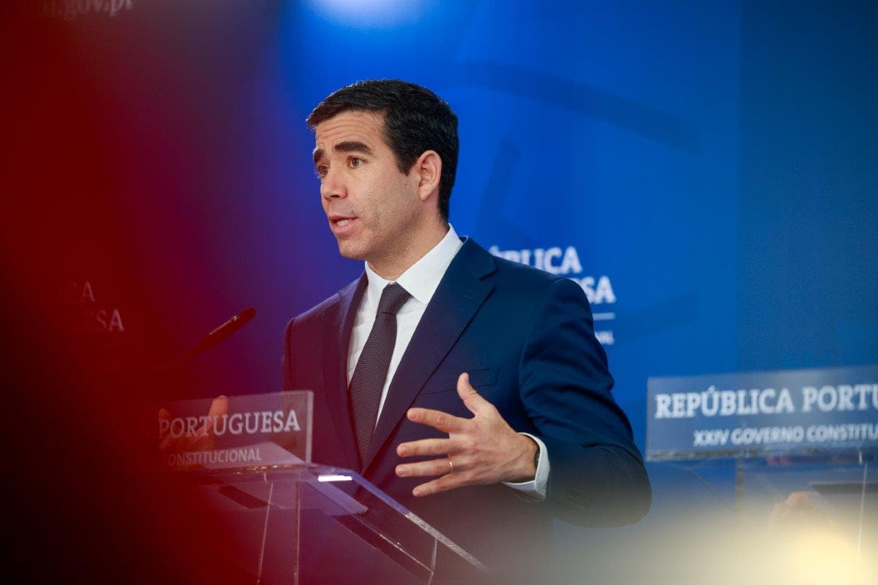 Ministro da Presidência, António Leitão Amaro, na conferência de imprensa do Conselho de Ministros, Lisboa, 7 março 2025 (foto: Maria Costa Lopes)