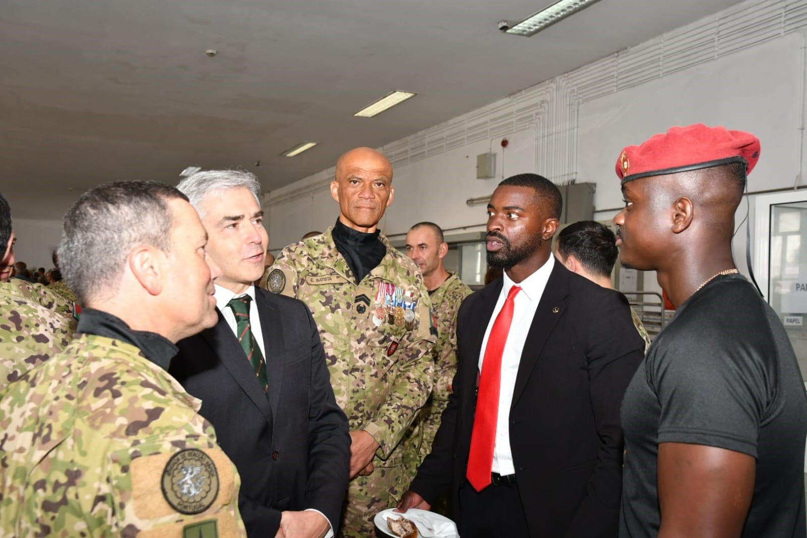 Ministro da Defesa Nacional, Nuno Melo, conversa com militares dos Comandos, Sintra, 29 junho 2023
