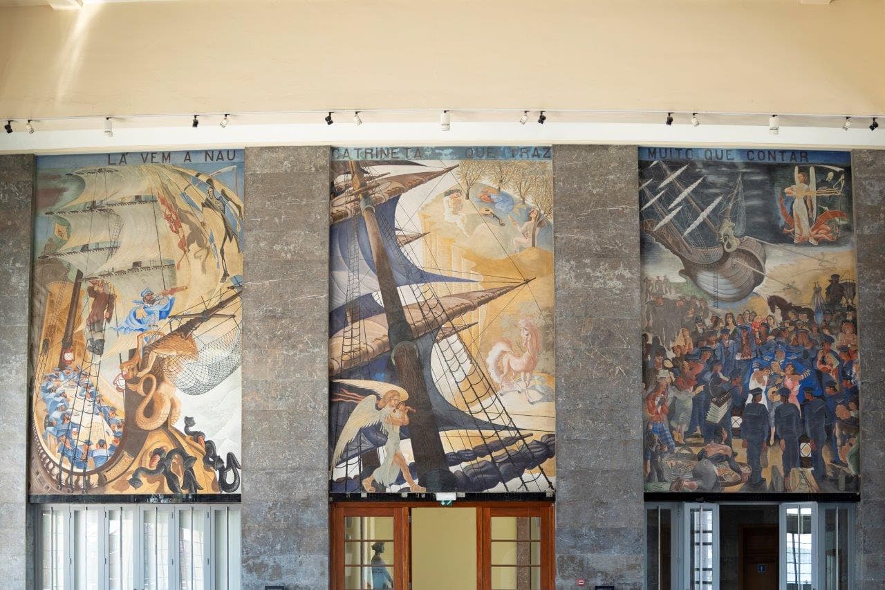 Painéis de José de Almada Negreiros na Gare Marítima de Alcântara, Lisboa