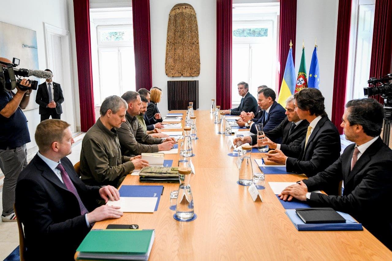 Reunião de trabalho entre o Primeiro-Ministro Luís Montenegro e o Presidente da República da Ucrânia Volodymyr Zelensky e respetivas delegações, Lisboa, 28 maio 2024 (foto: Gonçalo Borges Dias/GPM)