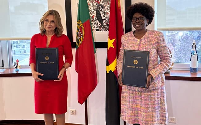 Ministras da Saúde de Portugal, Ana Paula Martins, e de Angola, Sílvia Paula Valentim Lutucuta, após a assinatura do acordo, Lisboa, 25 fevereiro 2025