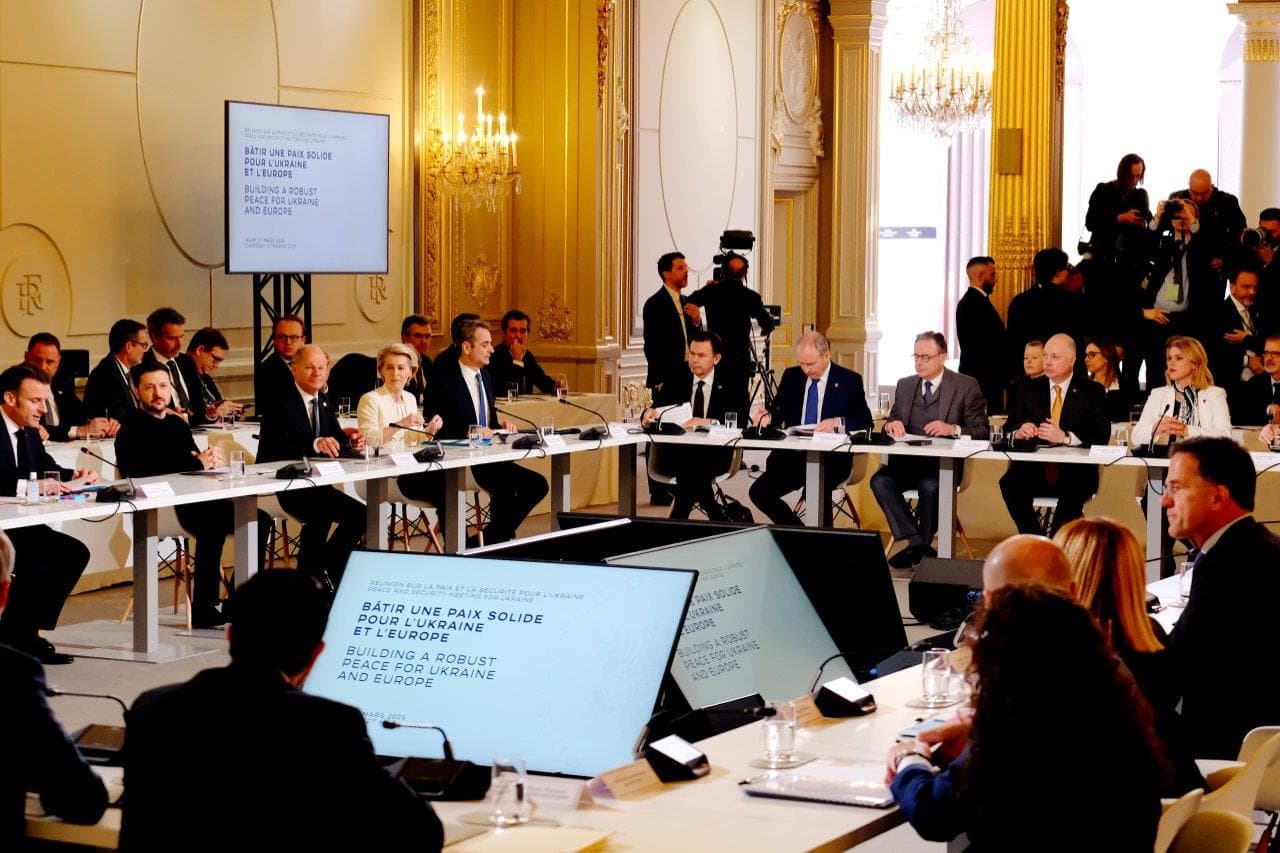 Primeiro-Ministro Luís Montenegro na reunião dos 33 países que integram a coligação internacional de apoio à Ucrânia, Paris, 27 março 2025 (foto: Gonçalo Borges Dias/GPM)