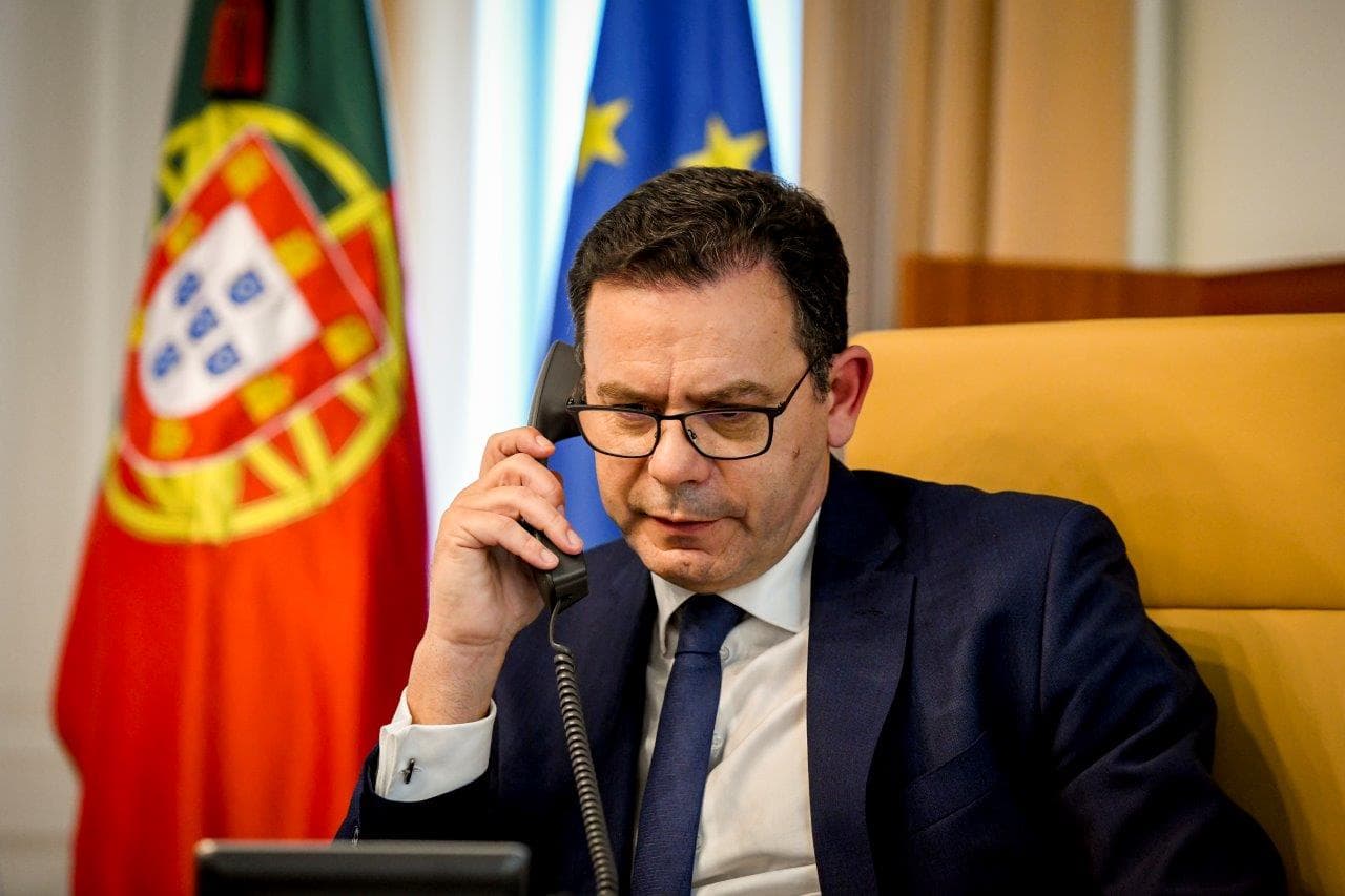 Primeiro-Ministro Luís Montenegro ao telefone com o Presidente da Ucrânia, Volodimir Zelenski
