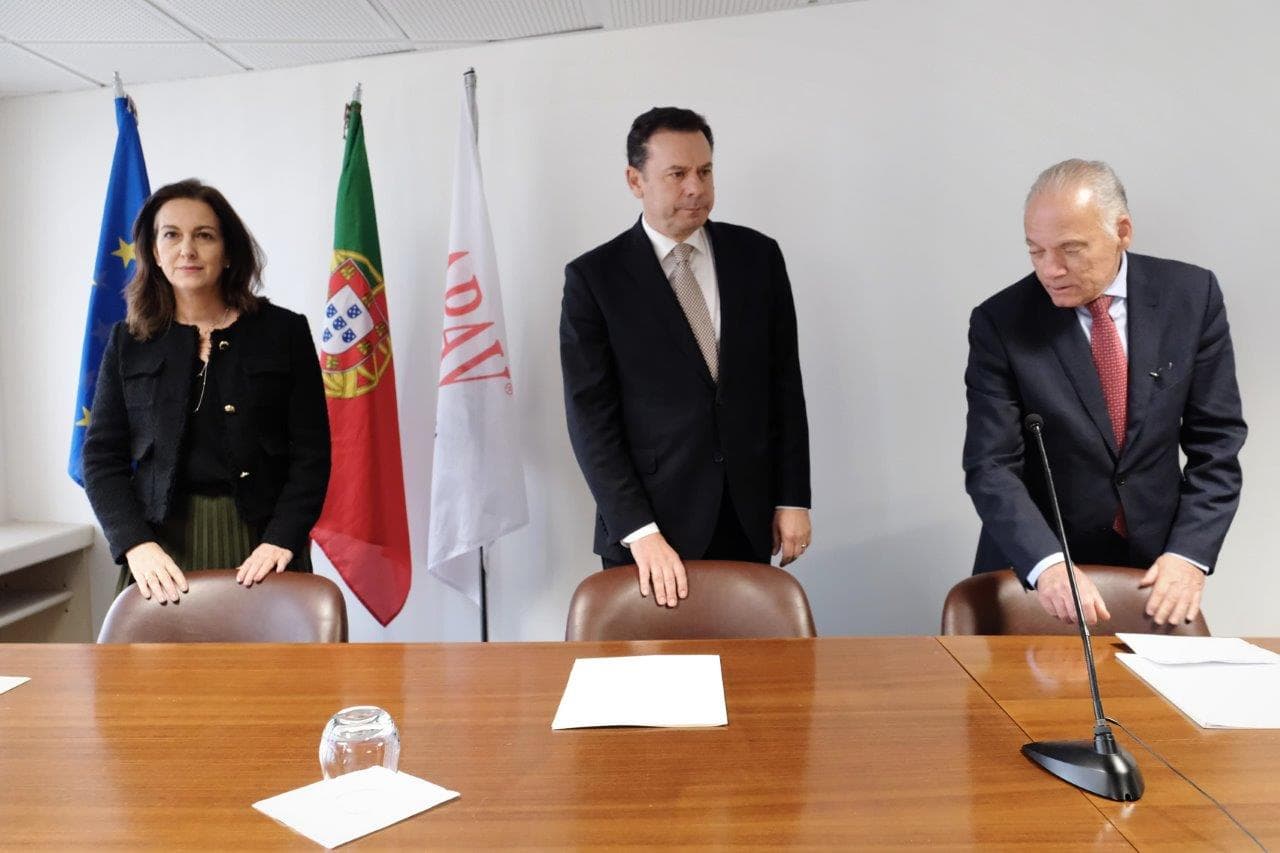 Primeiro-Ministro Luís Montenegro, Ministra da Justiça, Rita Alarcão Júdice, e Procurador-Geral da República, Amadeu Guerra, na criação do Gabinete de Apoio à Vítima, Porto, 14 fevereiro 2025 (foto: Gonçalo Borges Dias/GPM)