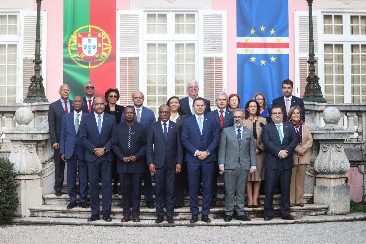 Foto de família dos membros dos Governo de Portugal e de Cabo Verde na VII Cimeira, Lisboa, 28 janeiro 2025 (foto: António Pedro Santos/Lusa)