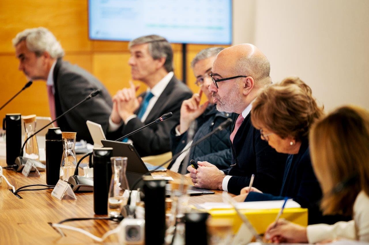 Ministro das Infraestruturas e Habitação, Miguel Pinto Luz, e outros membros do Governo antes do início do Conselho de Ministros, Lisboa, 22 janeiro 2026 (Mariana Branco)