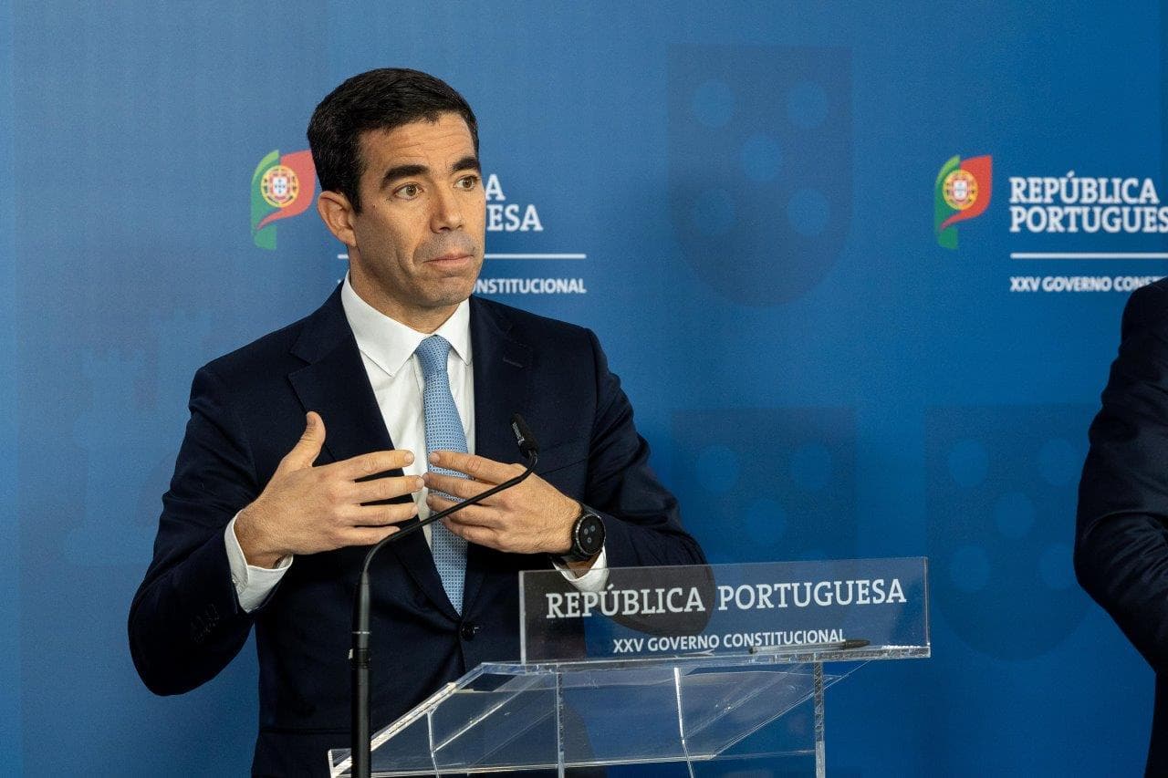 Ministro da Presidência, António Leitão Amaro, na conferência de imprensa do Conselho de Ministros, Lisboa, 4 dezembro 2025 (Maria Costa Lopes)