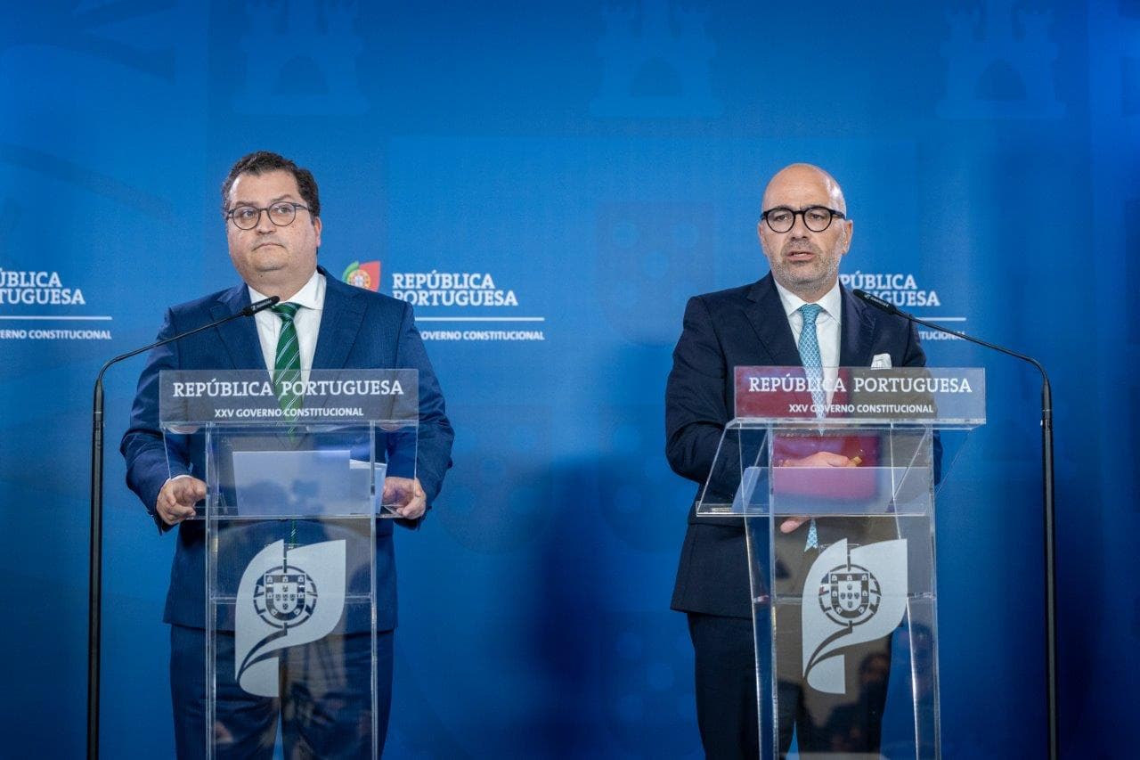 Ministros de Estado e das Finanças, Joaquim Miranda Sarmento, e das Infraestruturas e Habitação, Miguel Pinto Luz, apresentaram a decisão de privatização da TAP, Lisboa, 10 julho 2025 (Maria Costa Lopes)