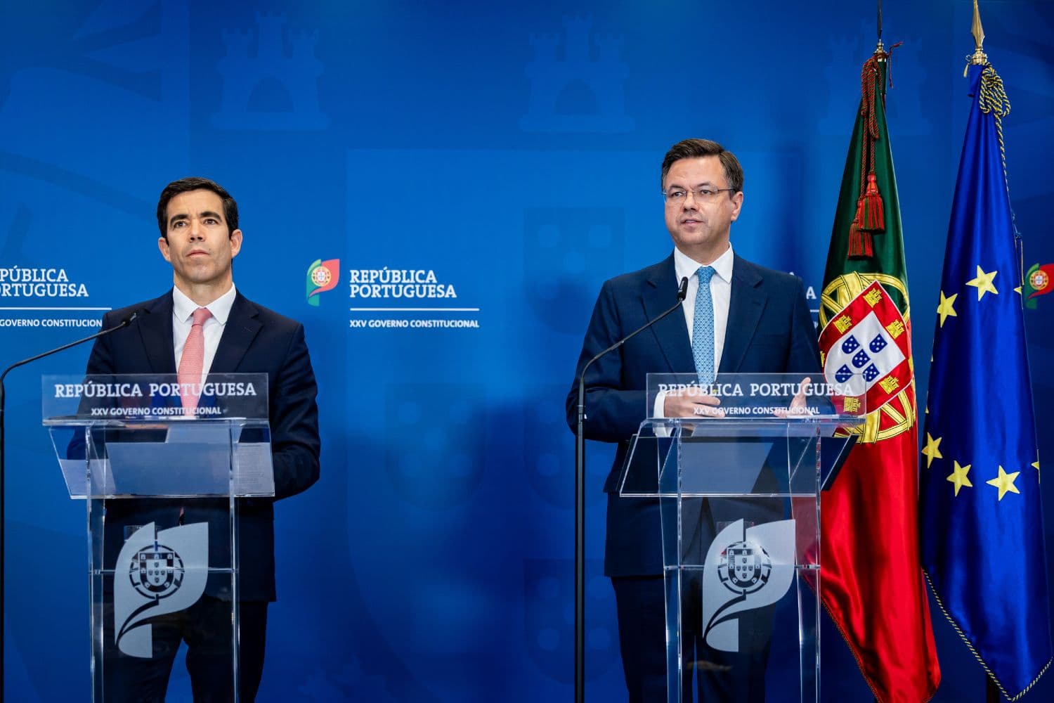 Ministros da Presidência, António Leitão Amaro e Adjunto e da Reforma do Estado, Gonçalo Matias, na conferência de imprensa do Conselho de Ministros, Lisboa,9 de abril de 2026 (Mariana Branco)