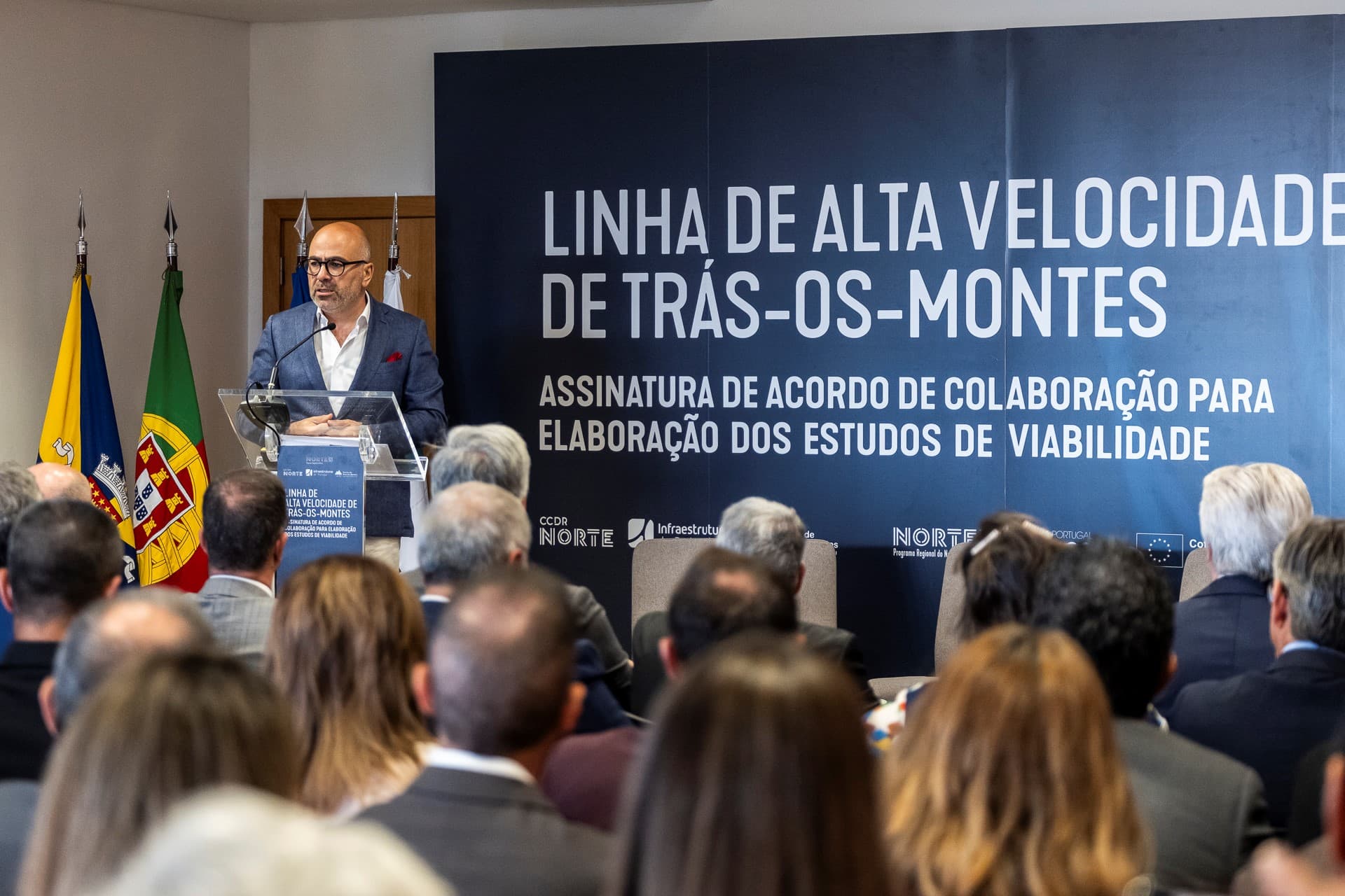 Ministro das Infraestruturas e Habitação, Miguel Pinto Luz, na cerimónia de assinatura de acordos para estudar a Alta Velocidade ferroviária através de Trás-os-Montes, Bragança, 23 julho 2025 (CCDRN)
