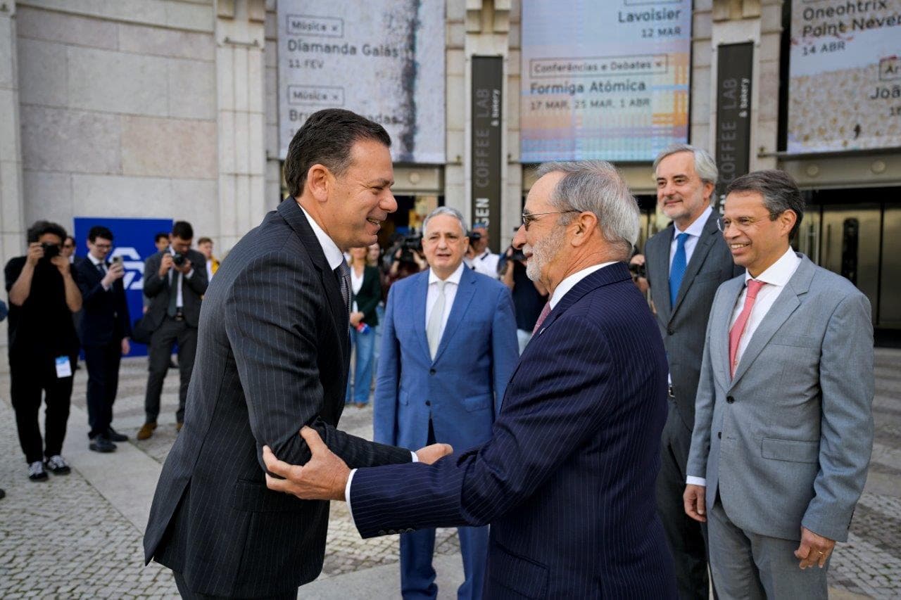 Primeiro-Ministro Luís Montenegro à chegada à conferência dos 150 anos da Caixa Geral de Depósitos, Lisboa, 10 abril 2026 (Gonçalo Borges Dias/GPM)