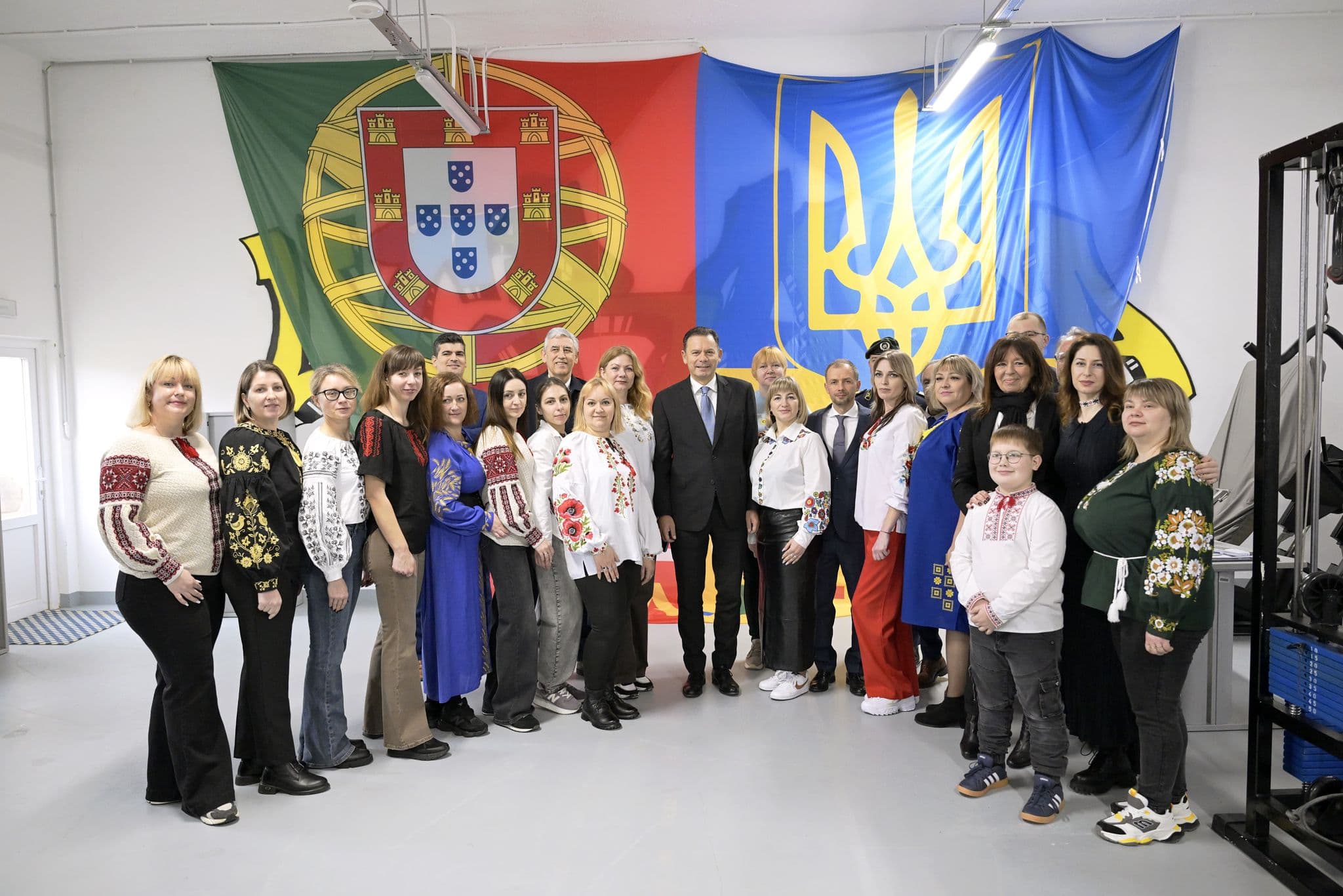 Primeiro-Ministro Luís Montenegro com grupo de mulheres e crianças ucranianas, Ourém, 27 janeiro 2026 (Gonçalo Borges Dias/GPM)