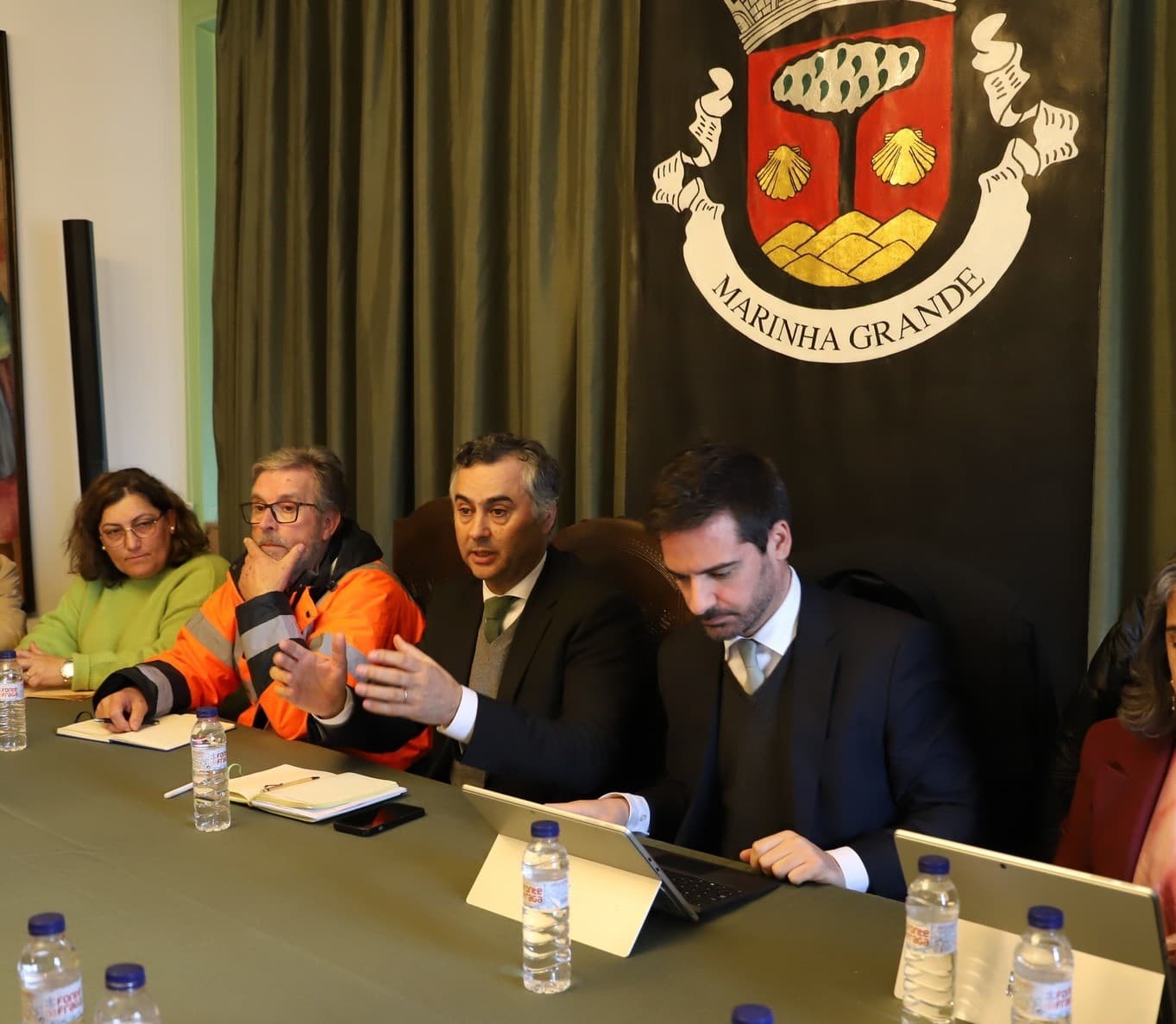 Ministro da Educação, Ciência e Inovação, Fernando Alexandre, reuniu com autarquias e diretores dos Agrupamentos de Escolas, Marinha Grande, 2 fevereiro 2026 (DR/CM Marinha Grande)