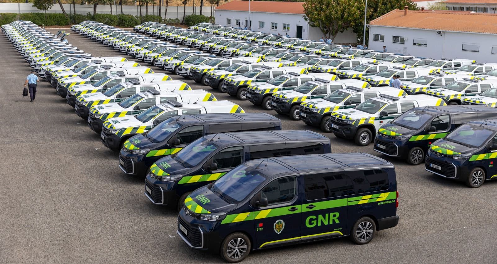 Viaturas entregues à GNR