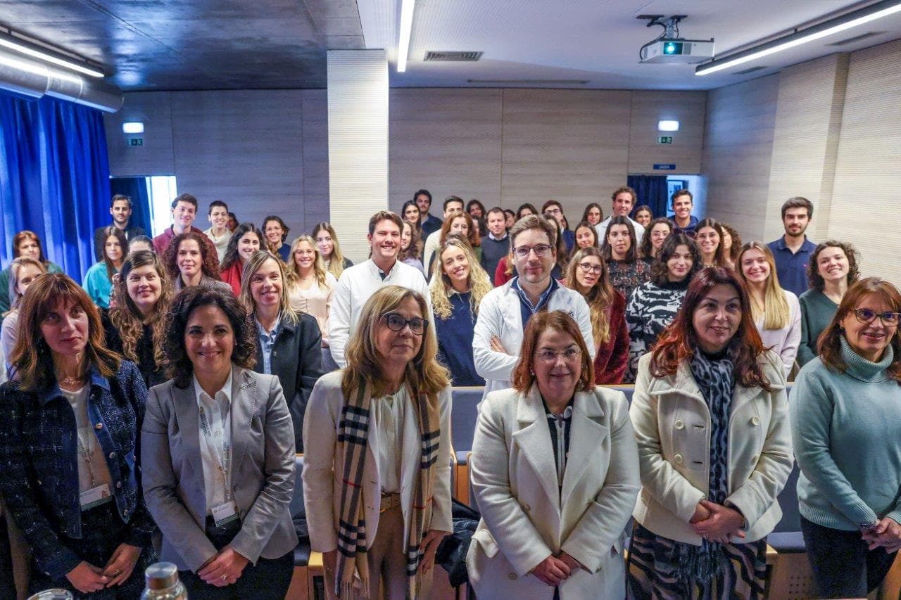 Ministra da Saúde, Ana Paula Martins, com médicos, enfermeiros e funcionários do Hospital da Figueira da Foz. 5 janeiro 2026 (Paulo Novais/Lusa)